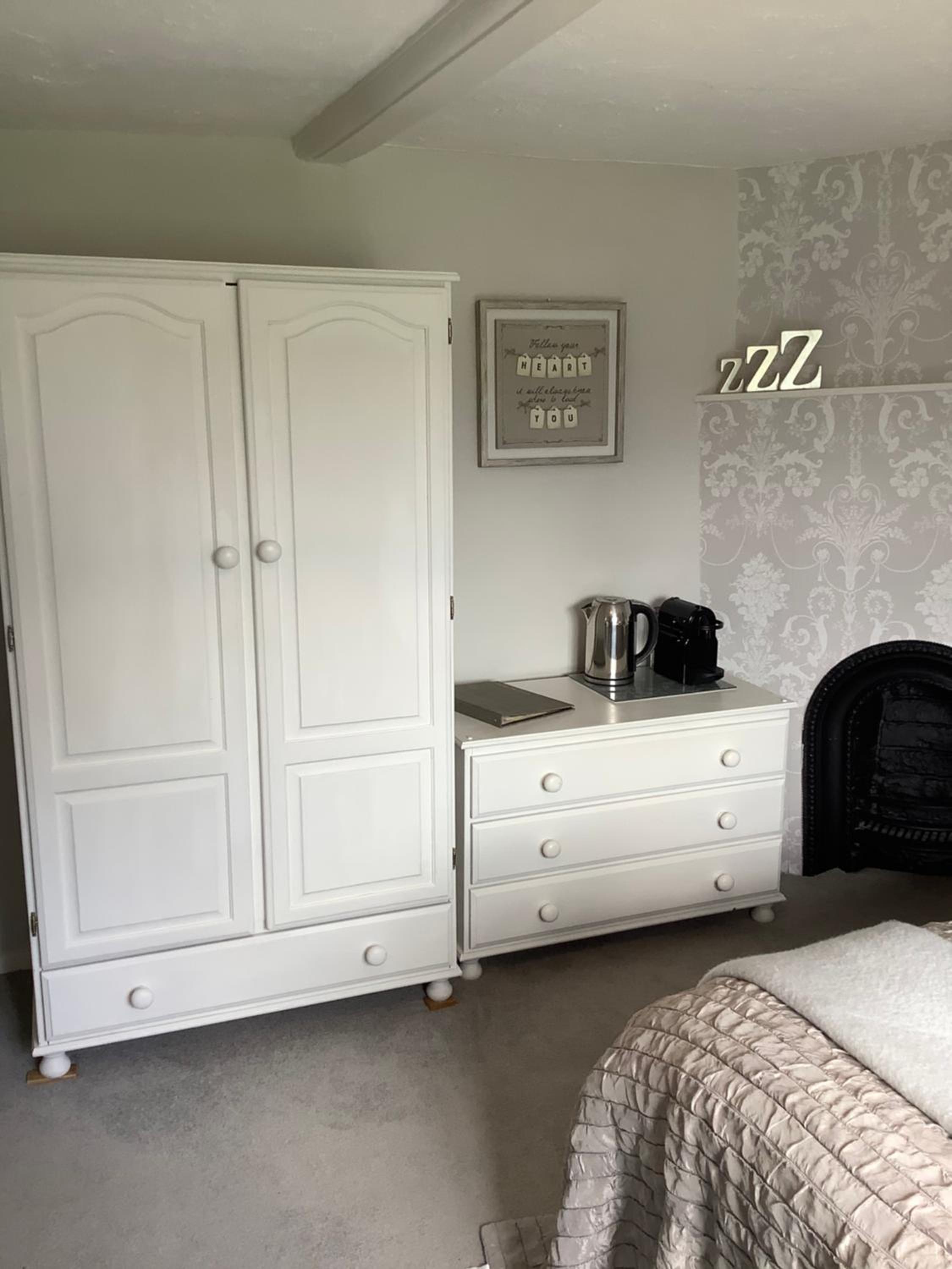 Double Room with Private External Bathroom - Photo 1