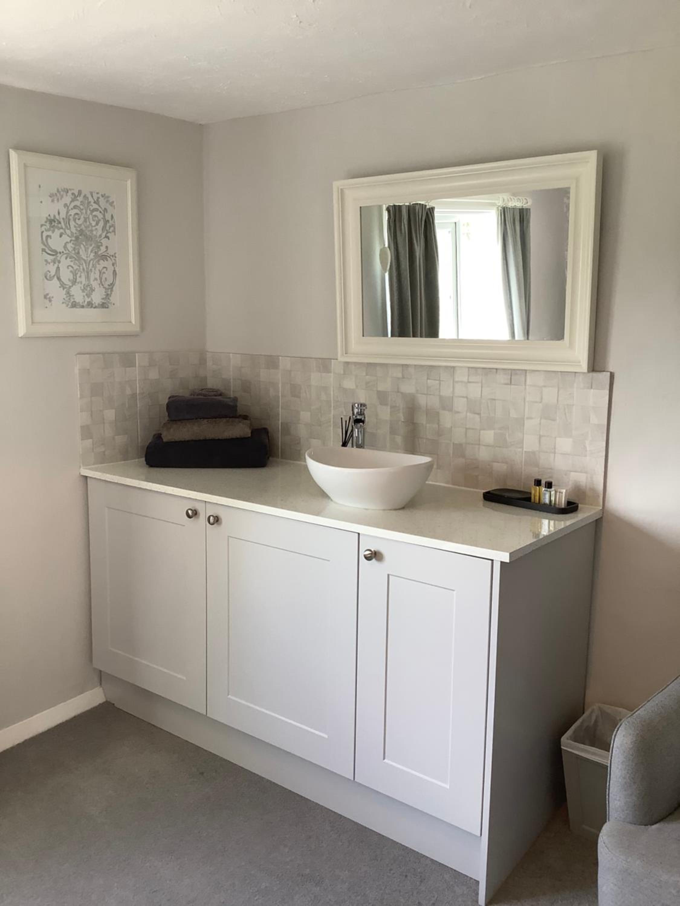 Double Room with Private External Bathroom - Photo 8