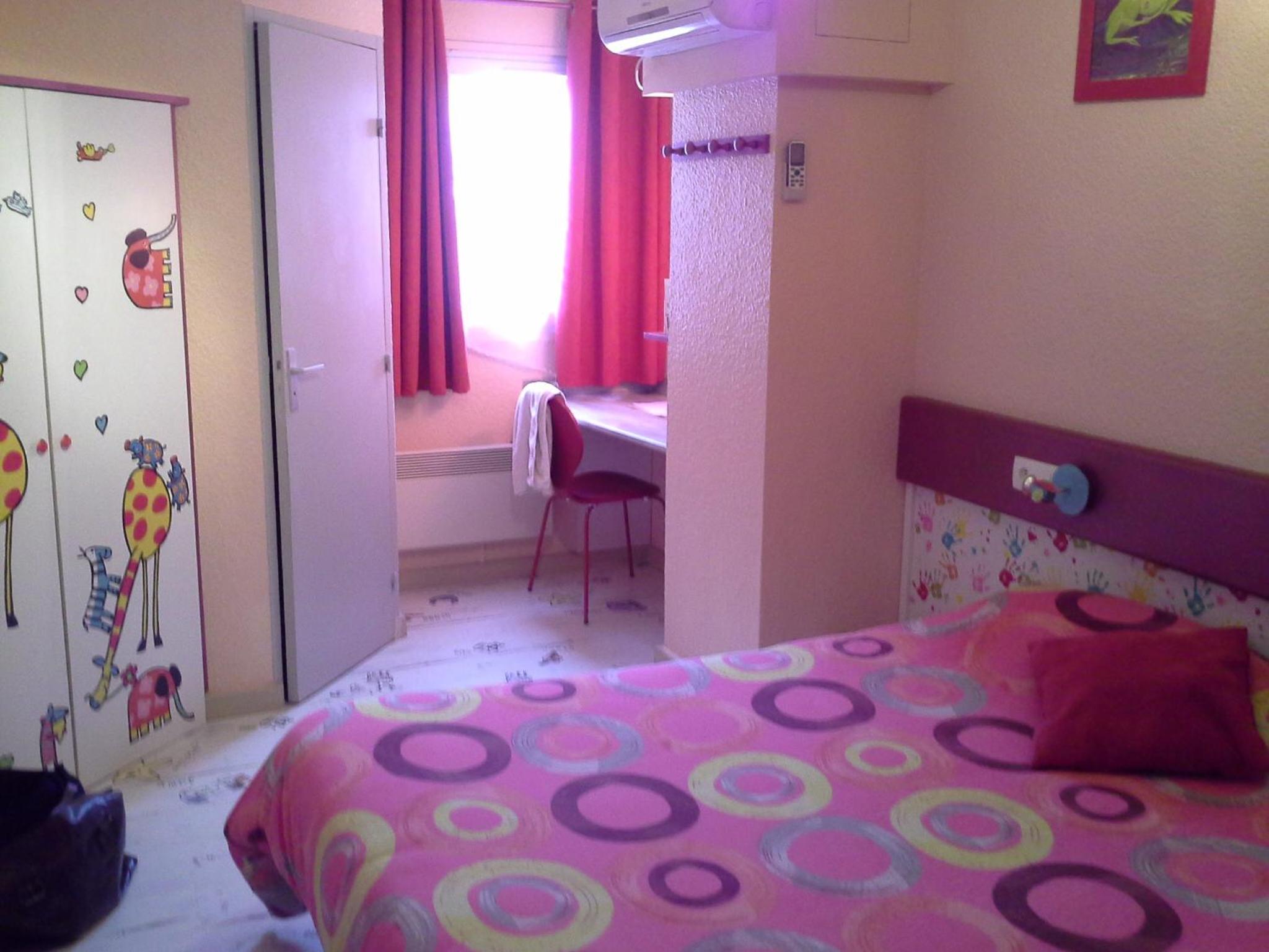 Family Room (2 Adults + 2 Children) - Photo 5