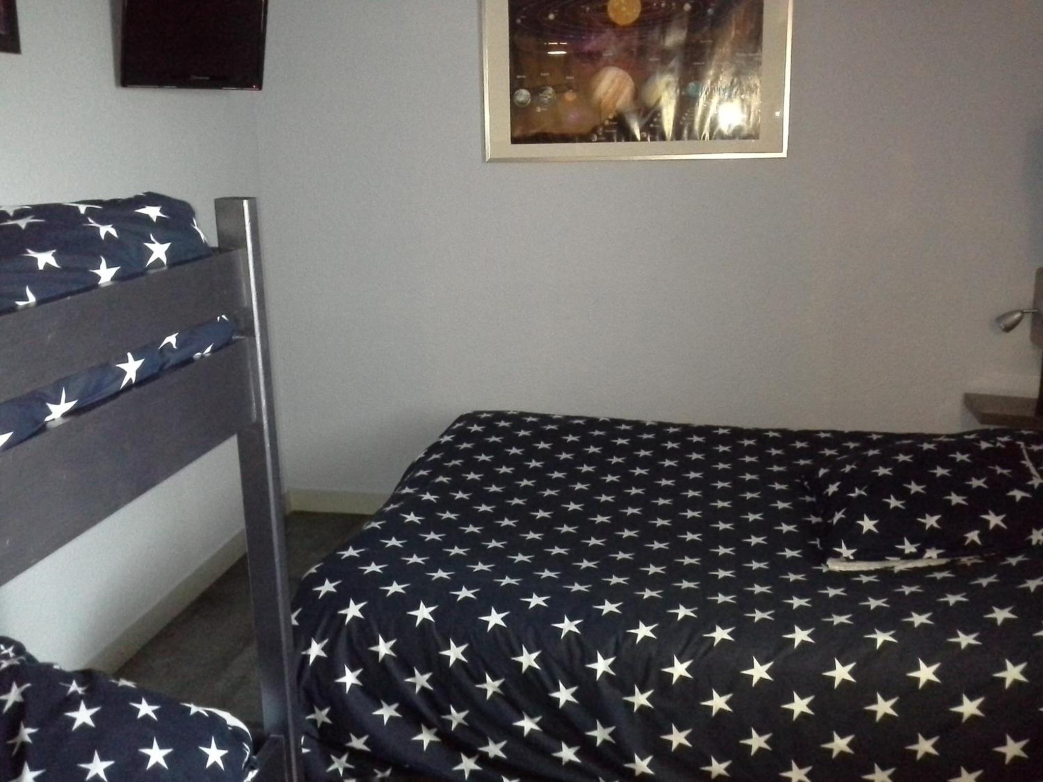 Family Room (2 Adults + 2 Children) - Photo 3