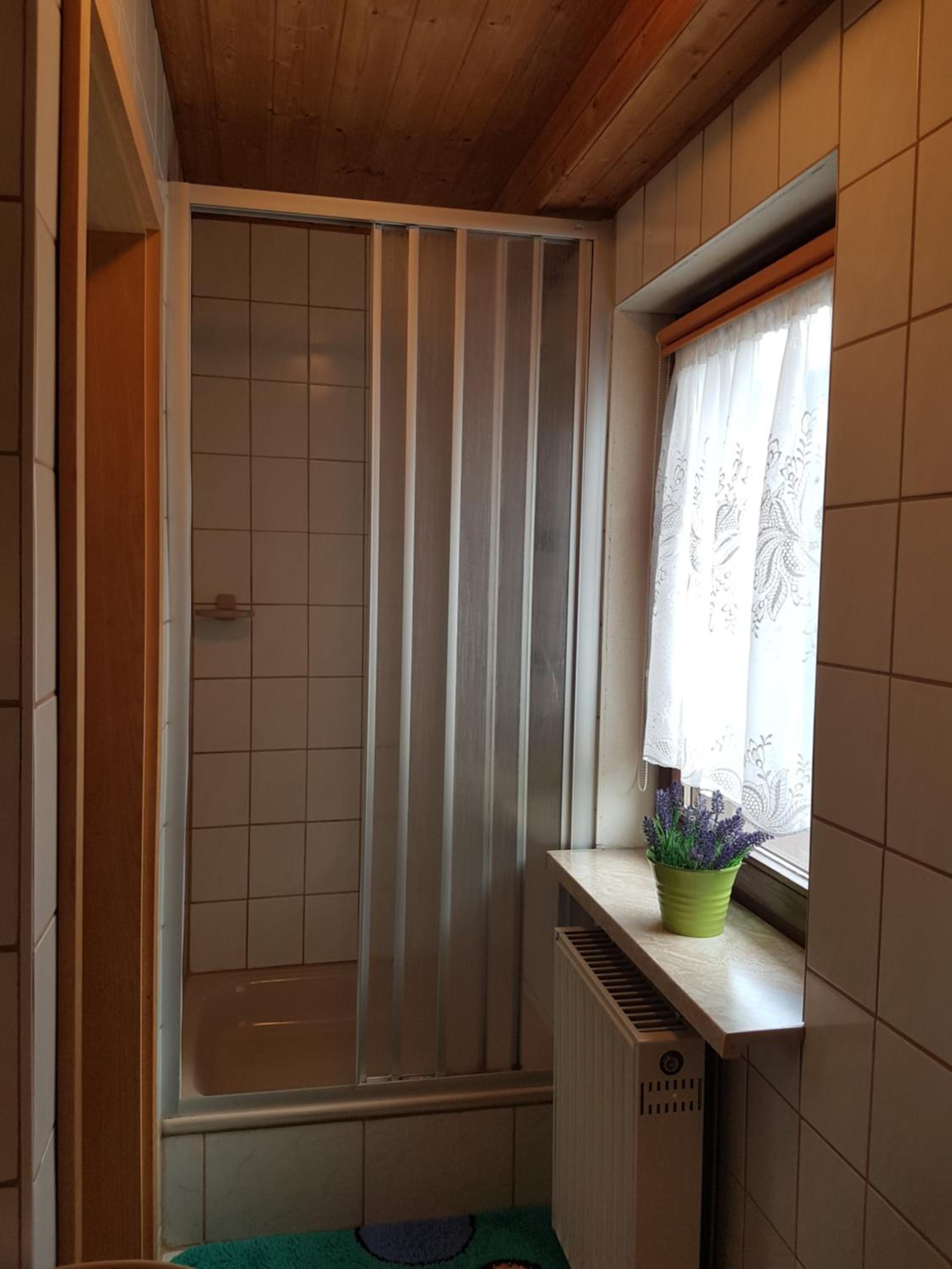Large Double Room - Photo 2