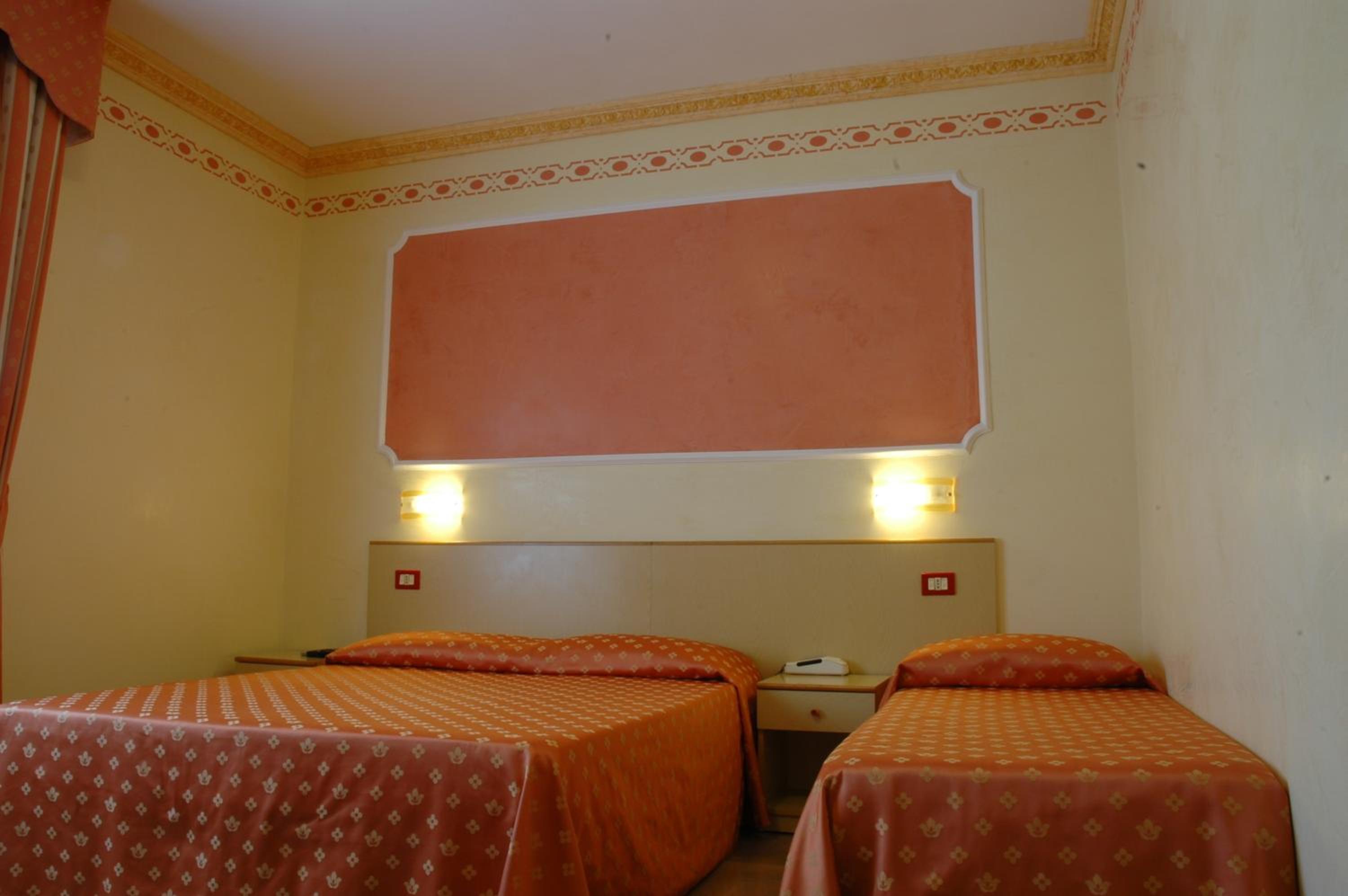 Triple Room - Photo 7