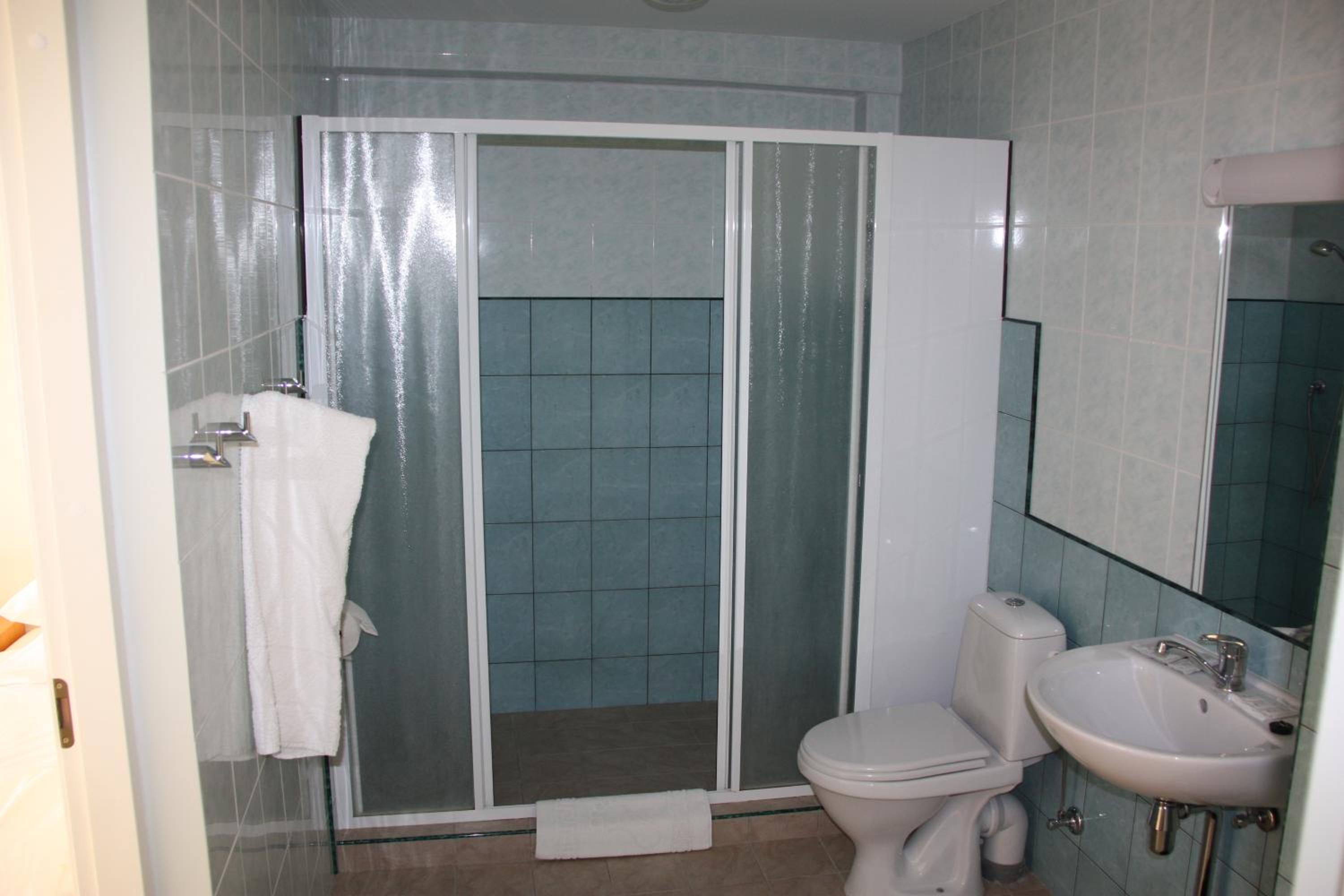 Quadruple Room - Photo 2