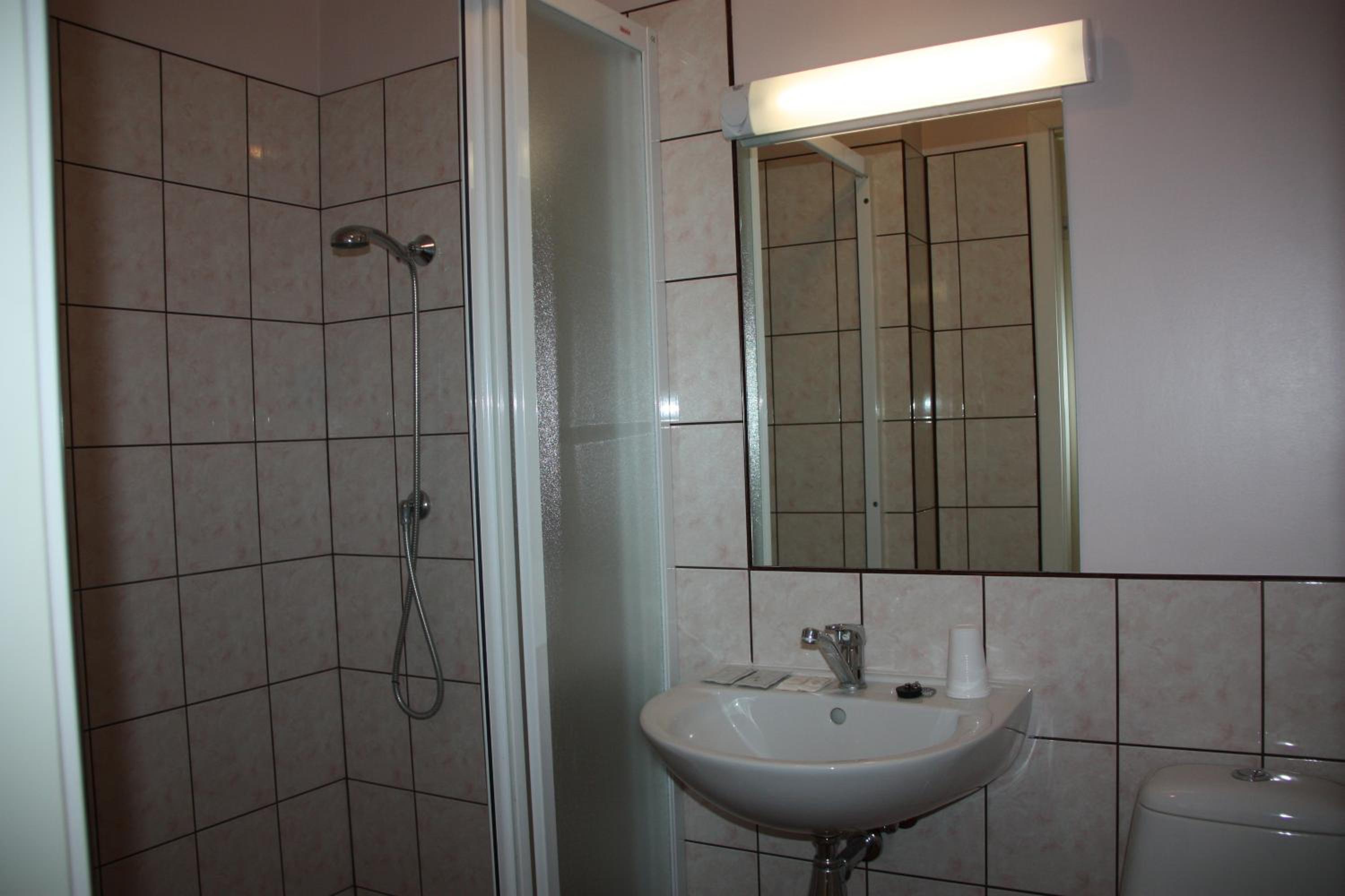 Classic Twin Room - Photo 5