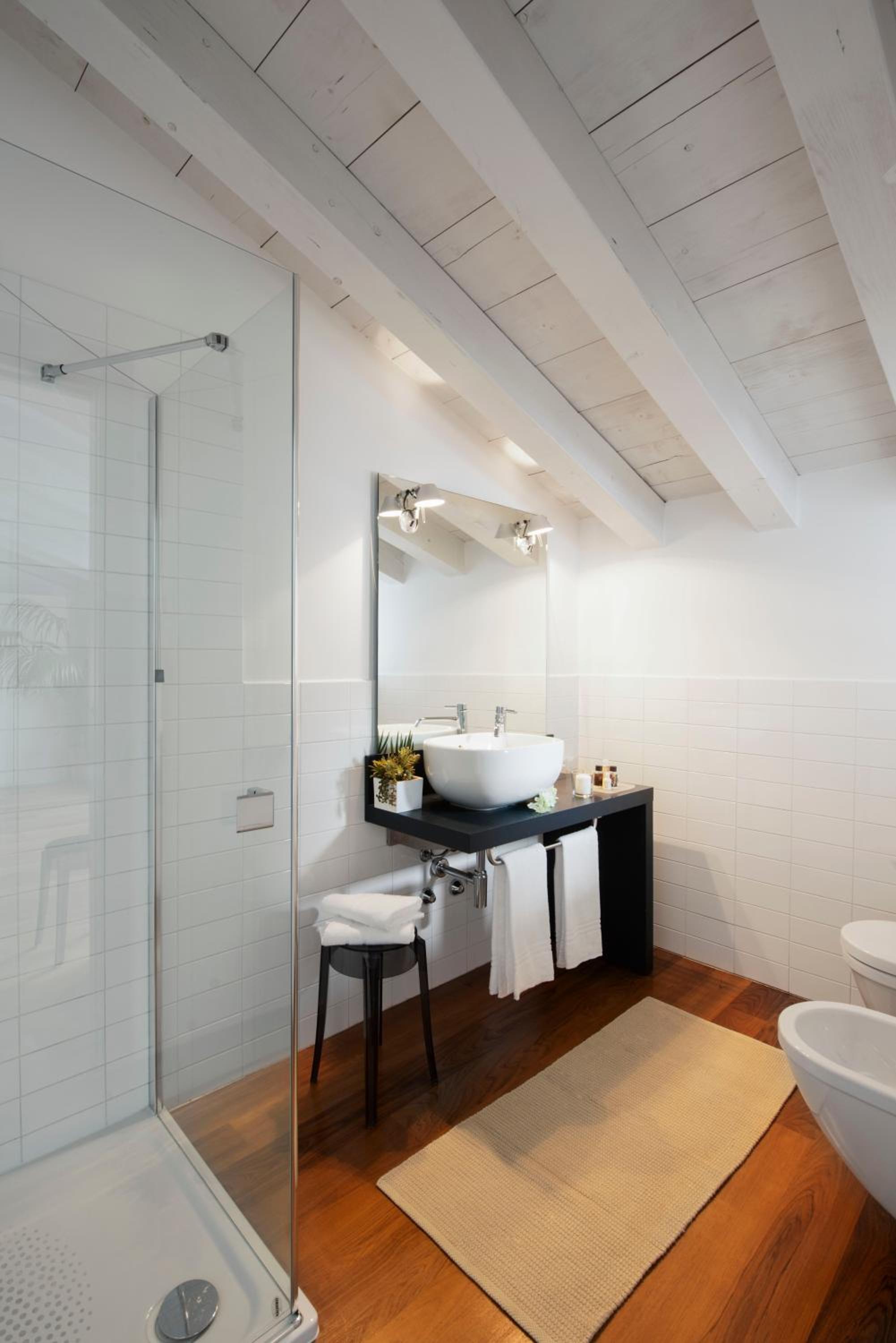 Suite with Lake View - Photo 3