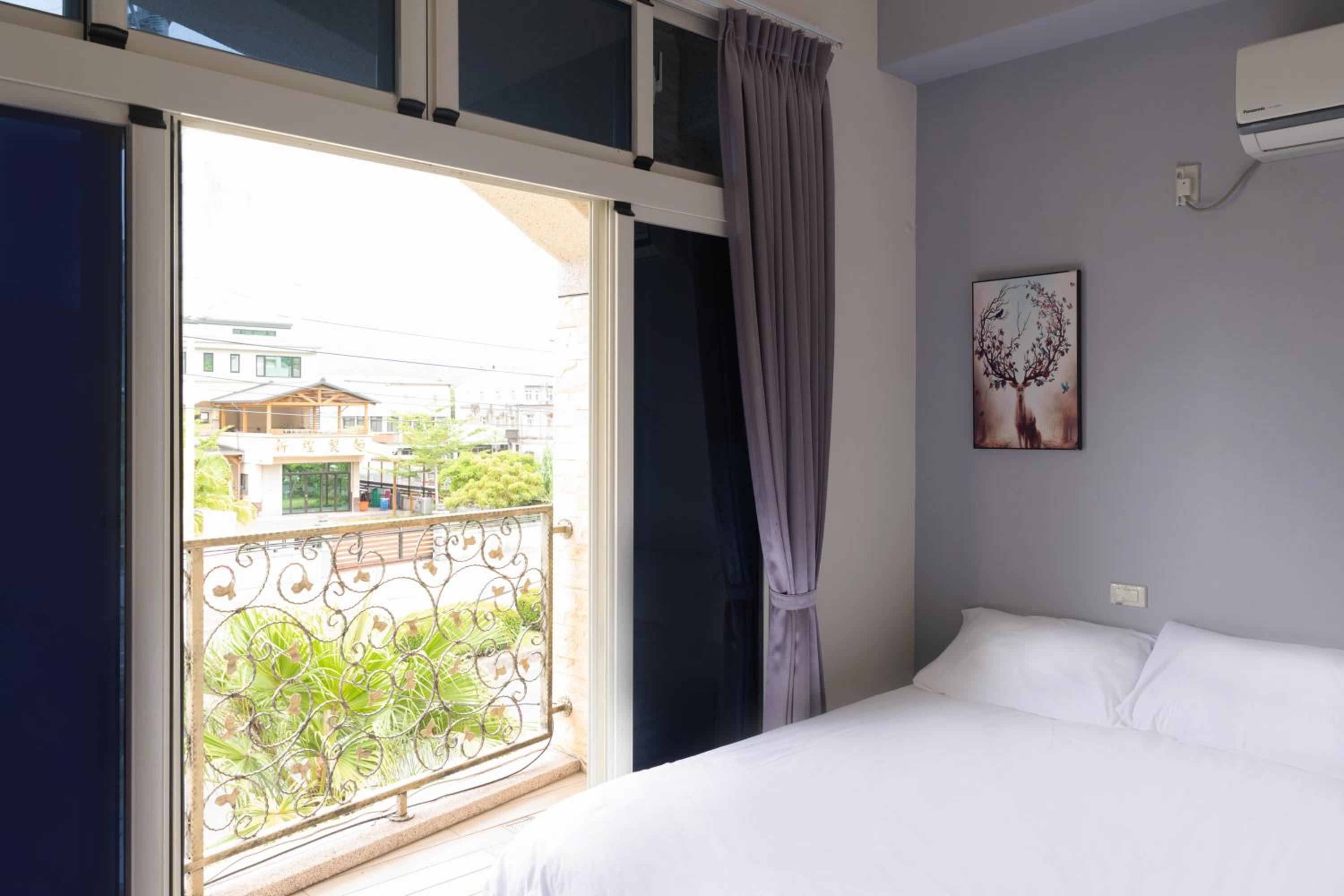 Deluxe Double or Twin Room with Balcony photo 2