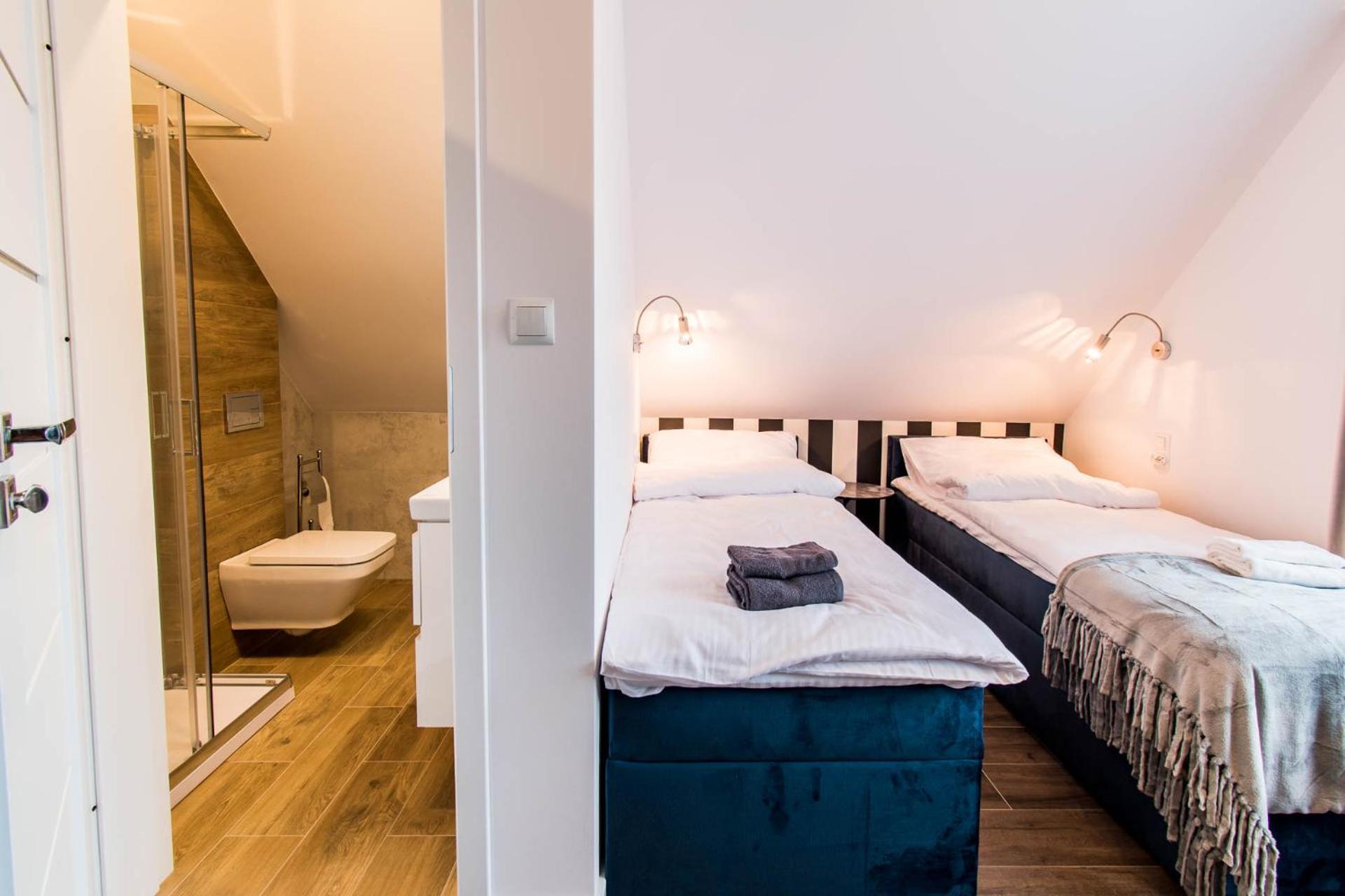 Twin Room with Private Bathroom photo 1