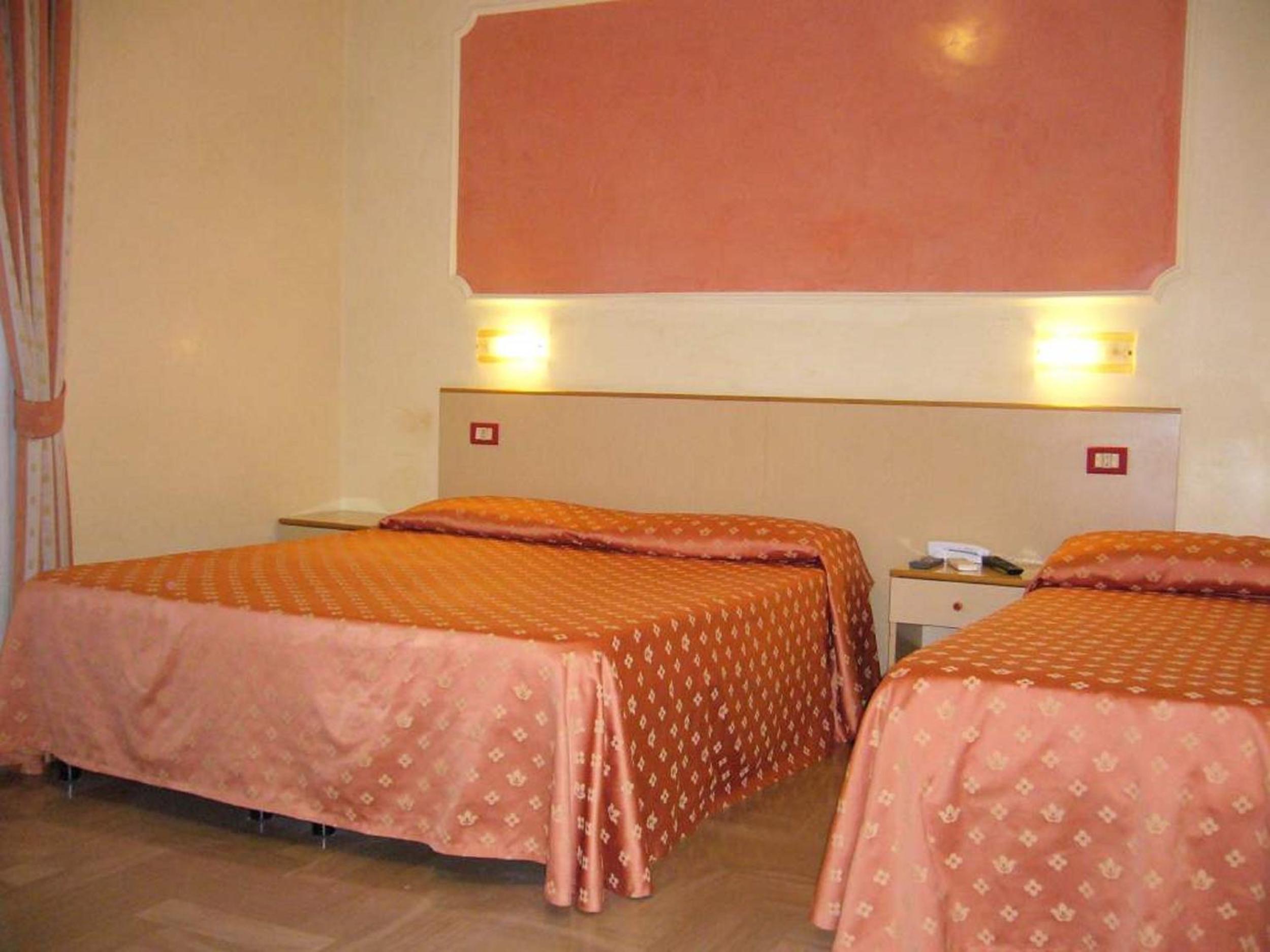 Quadruple Room - Photo 3