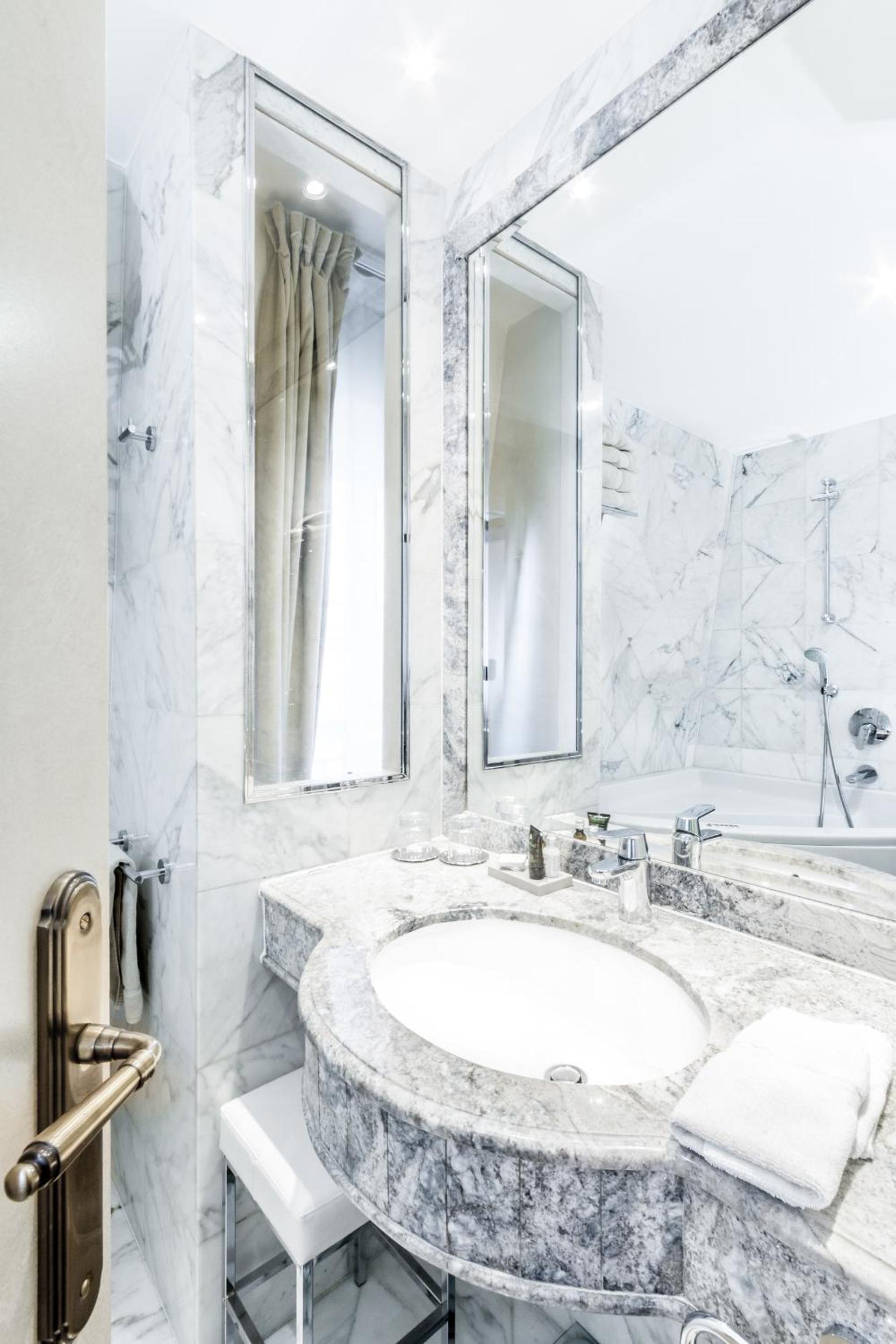 Eiffel Suite photo 2