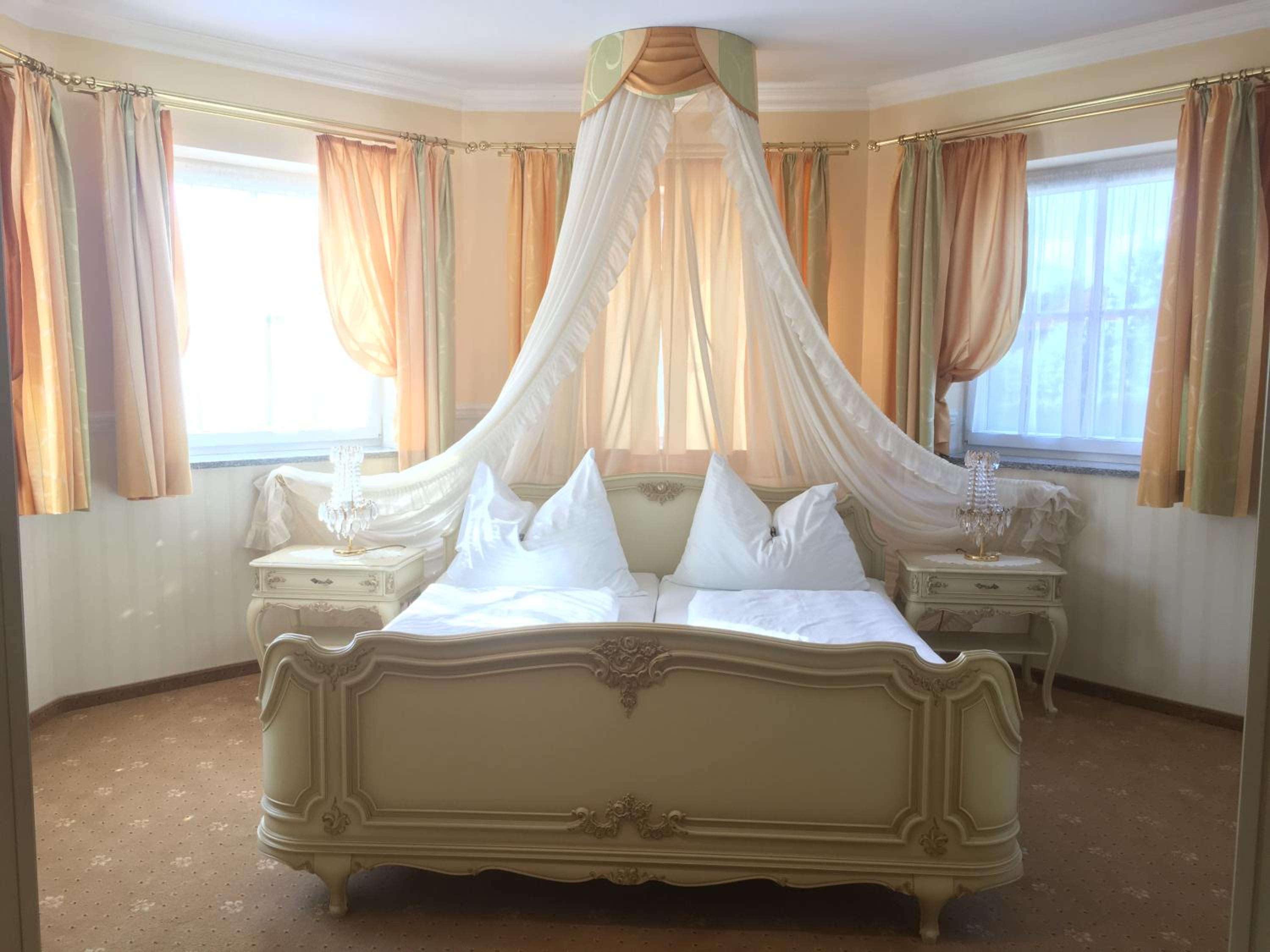 Deluxe Suite with Spa Bath - Photo 1
