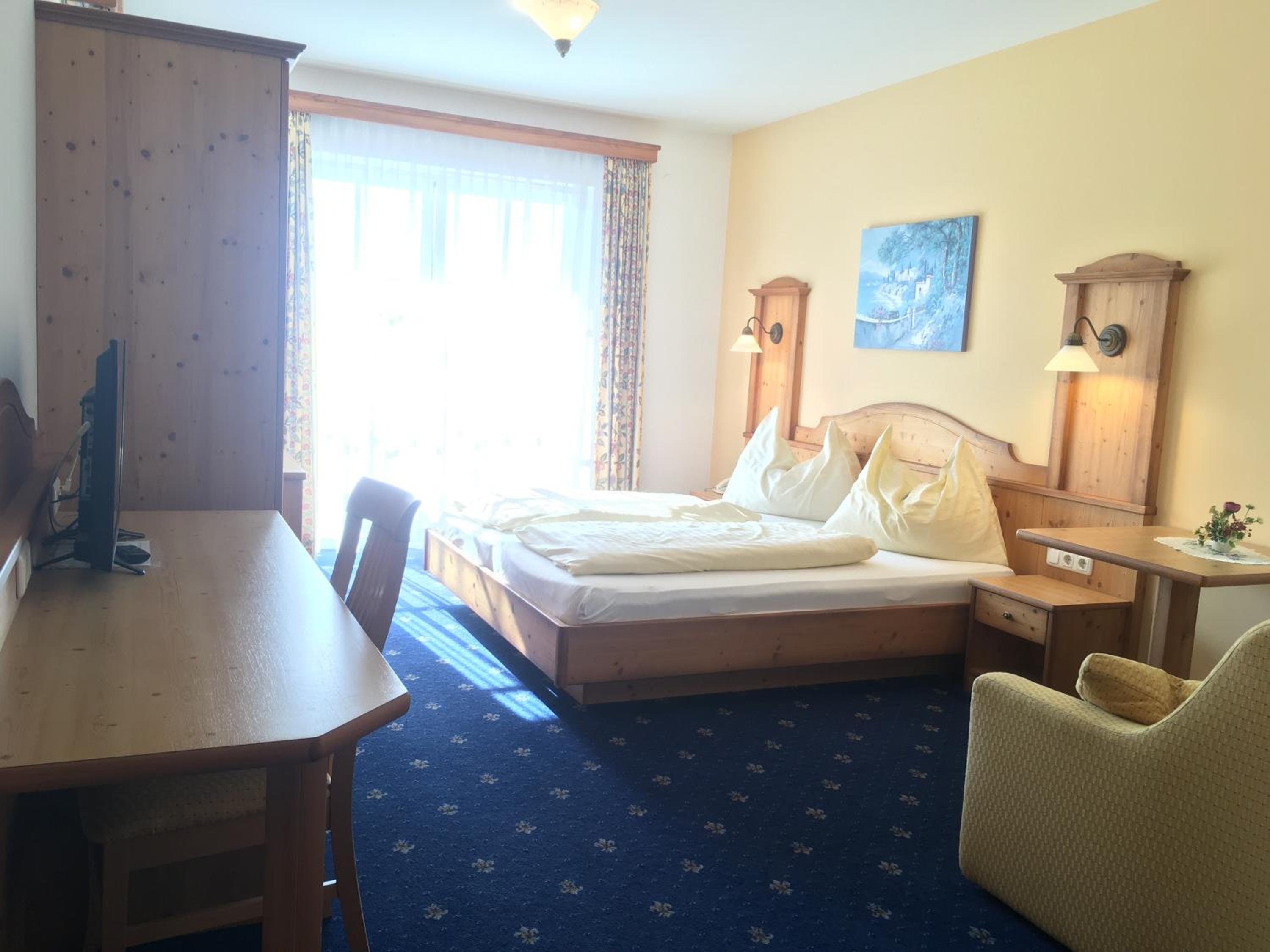 Double Room with Balcony - Photo 2