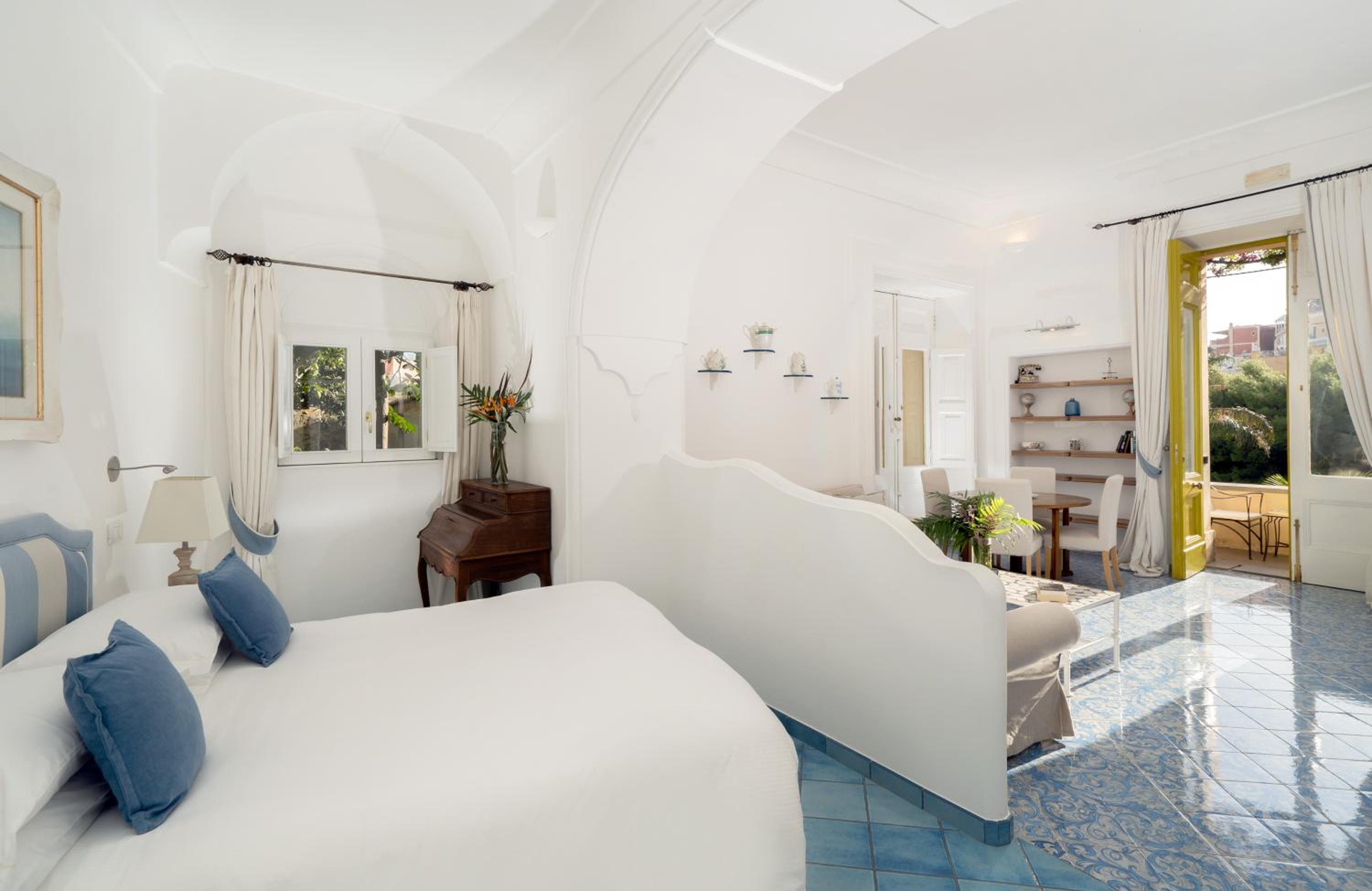 Executive Suite - Photo 2