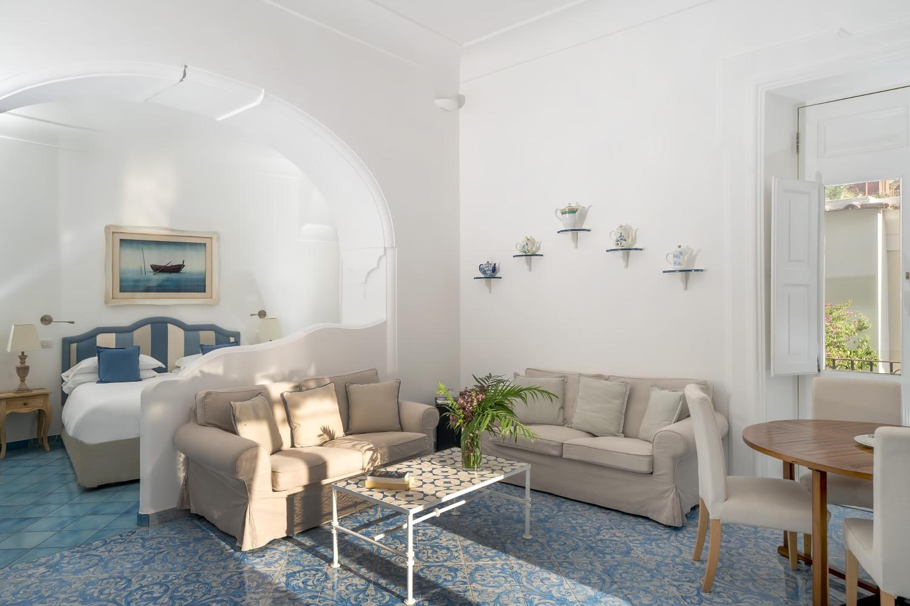 Executive Suite - Photo 4