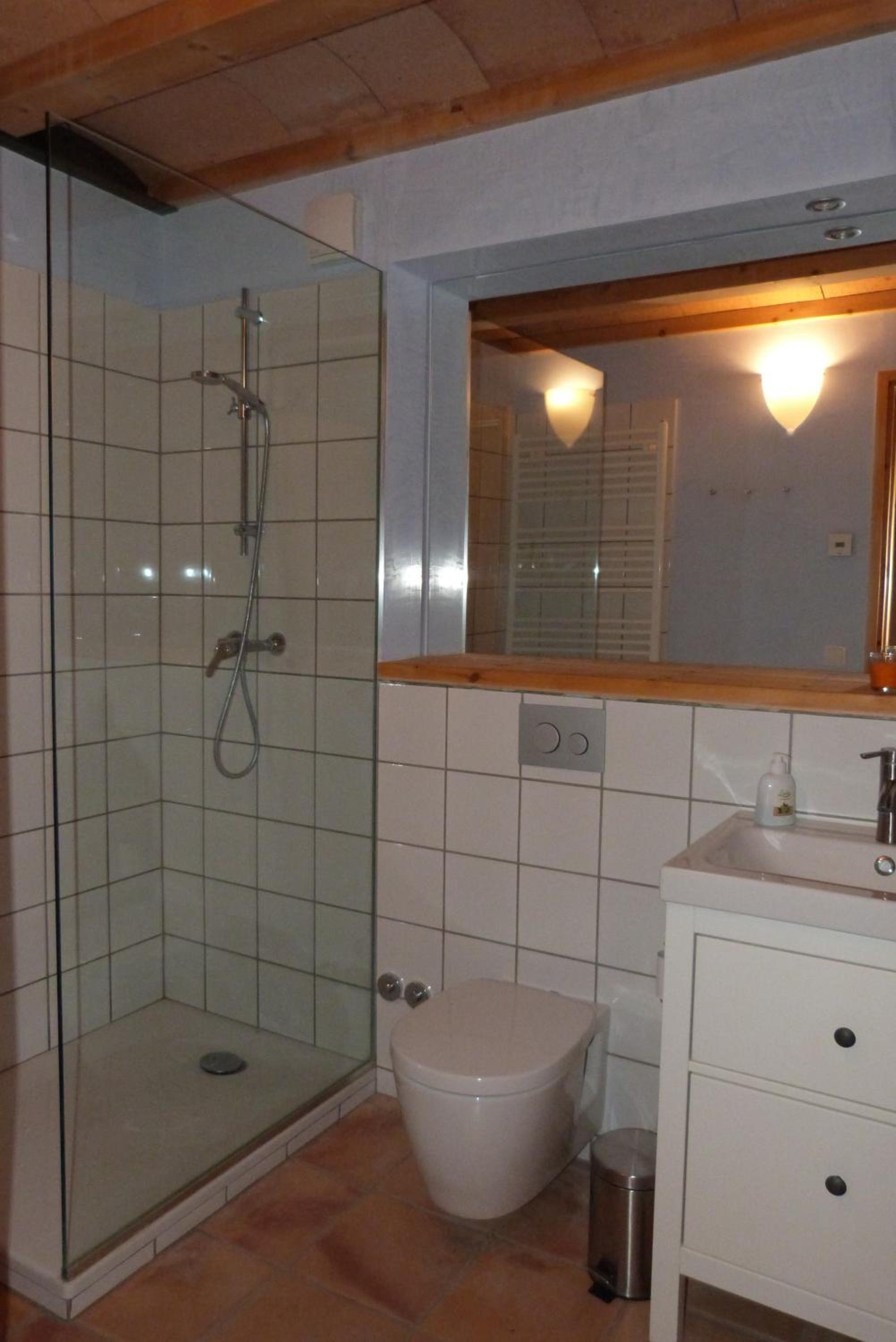 Apartment with Terrace - Photo 7