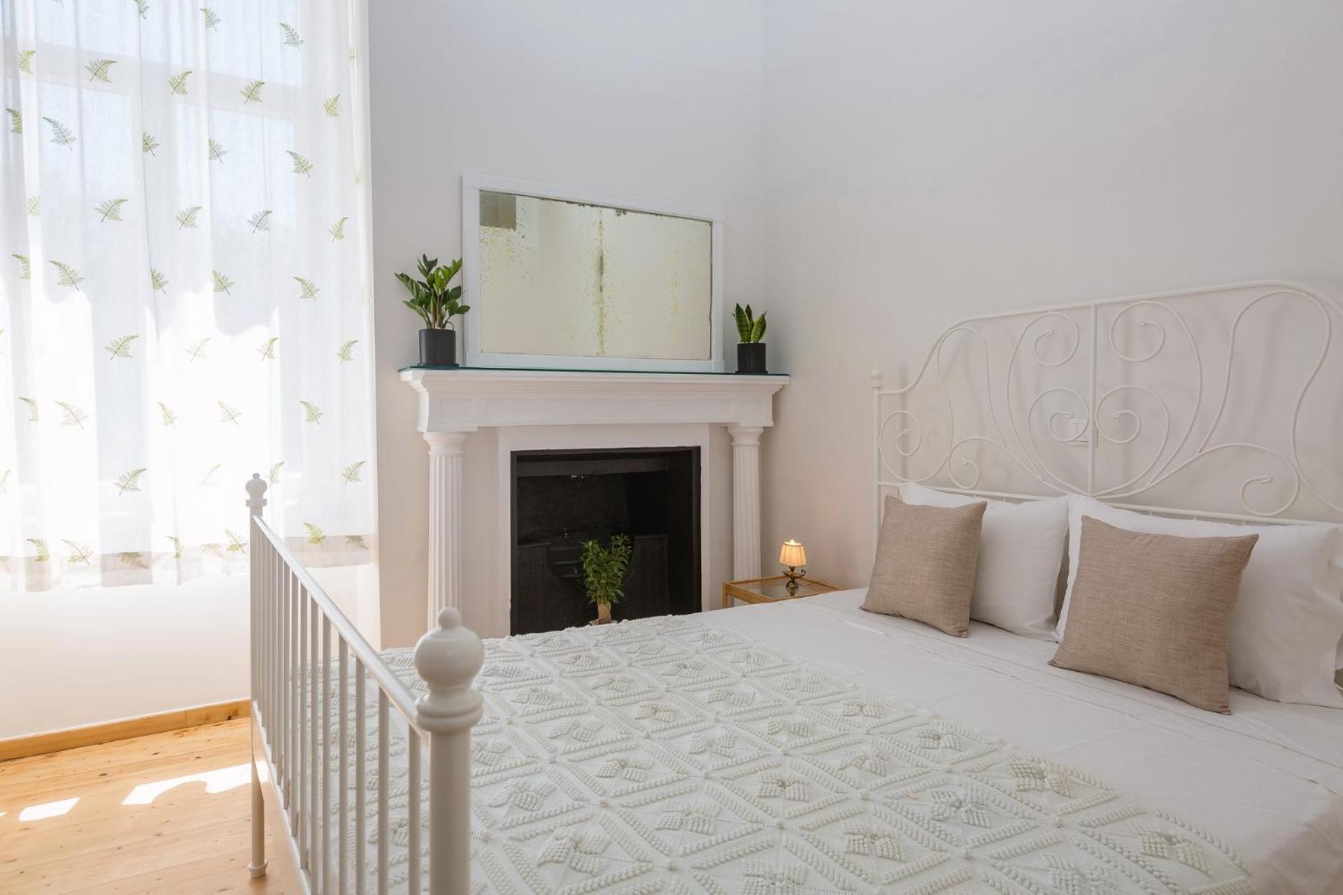 Three-Bedroom Apartment - Photo 14