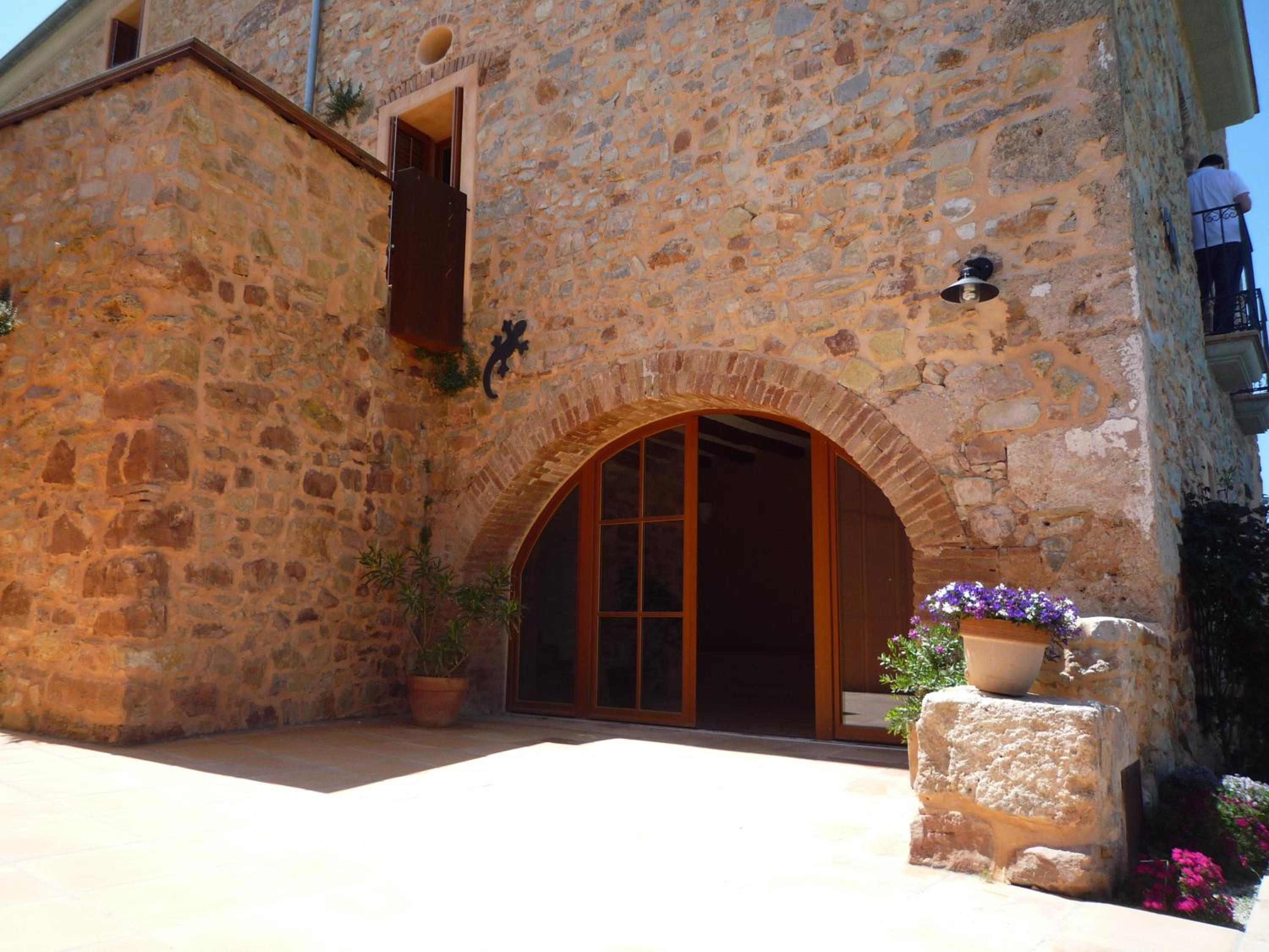 Apartment with Terrace - Photo 5