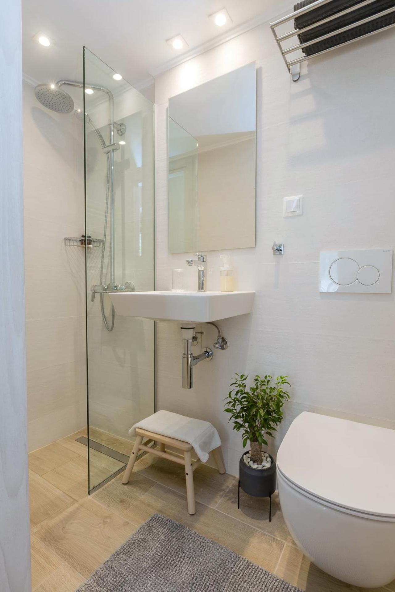 Three-Bedroom Apartment - Photo 4