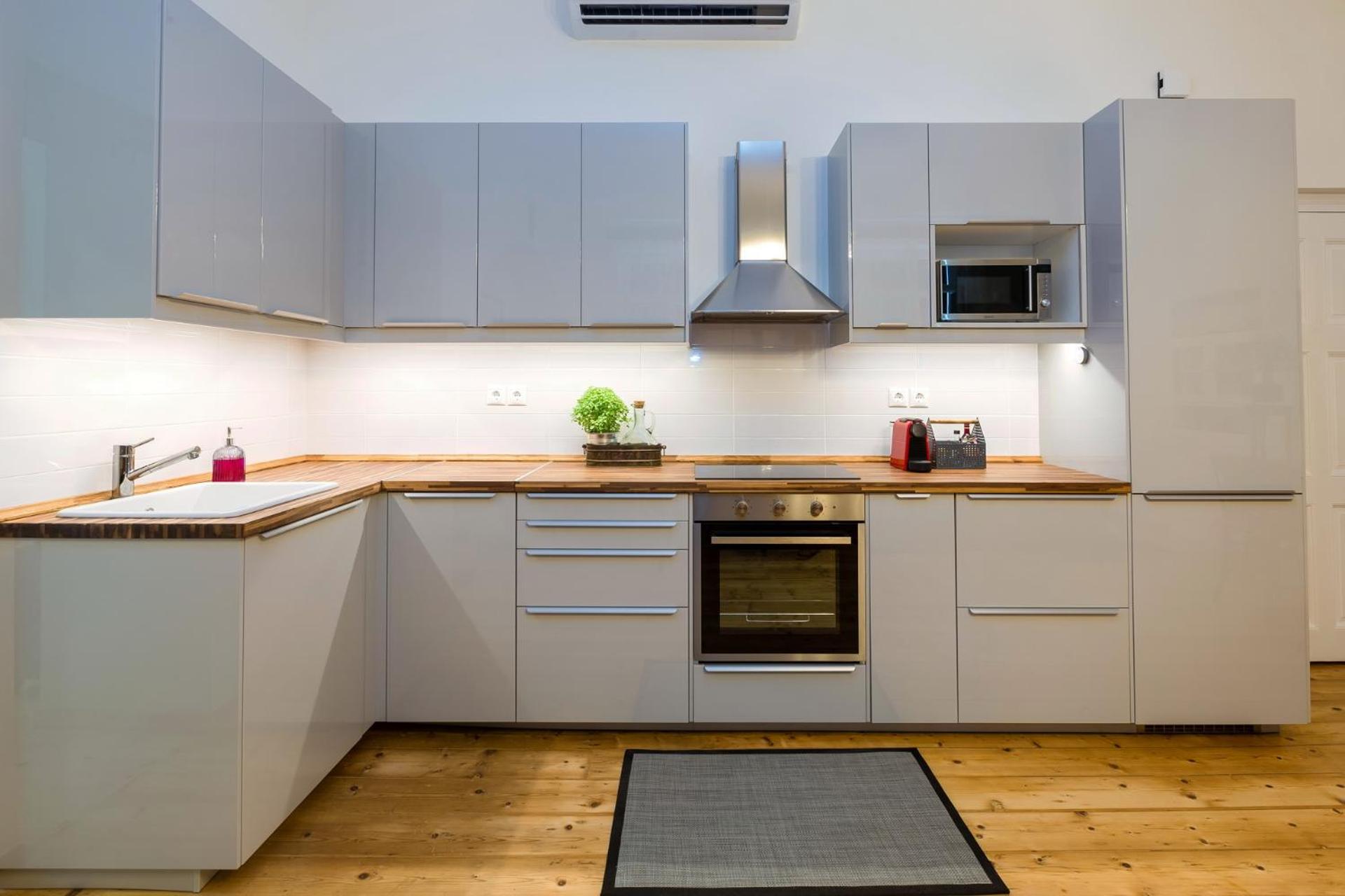Three-Bedroom Apartment - Photo 6
