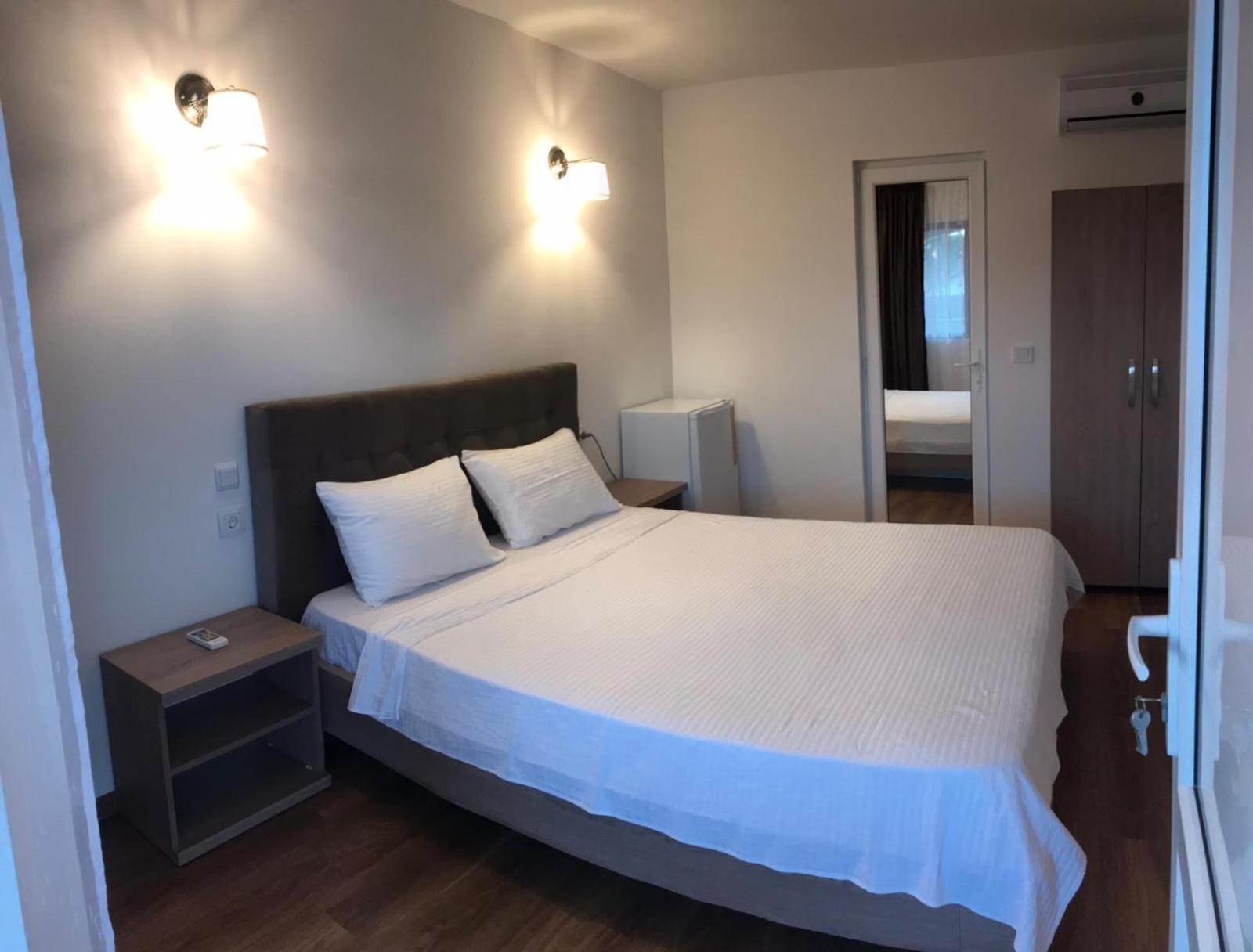 Double Room with Private Bathroom photo 3