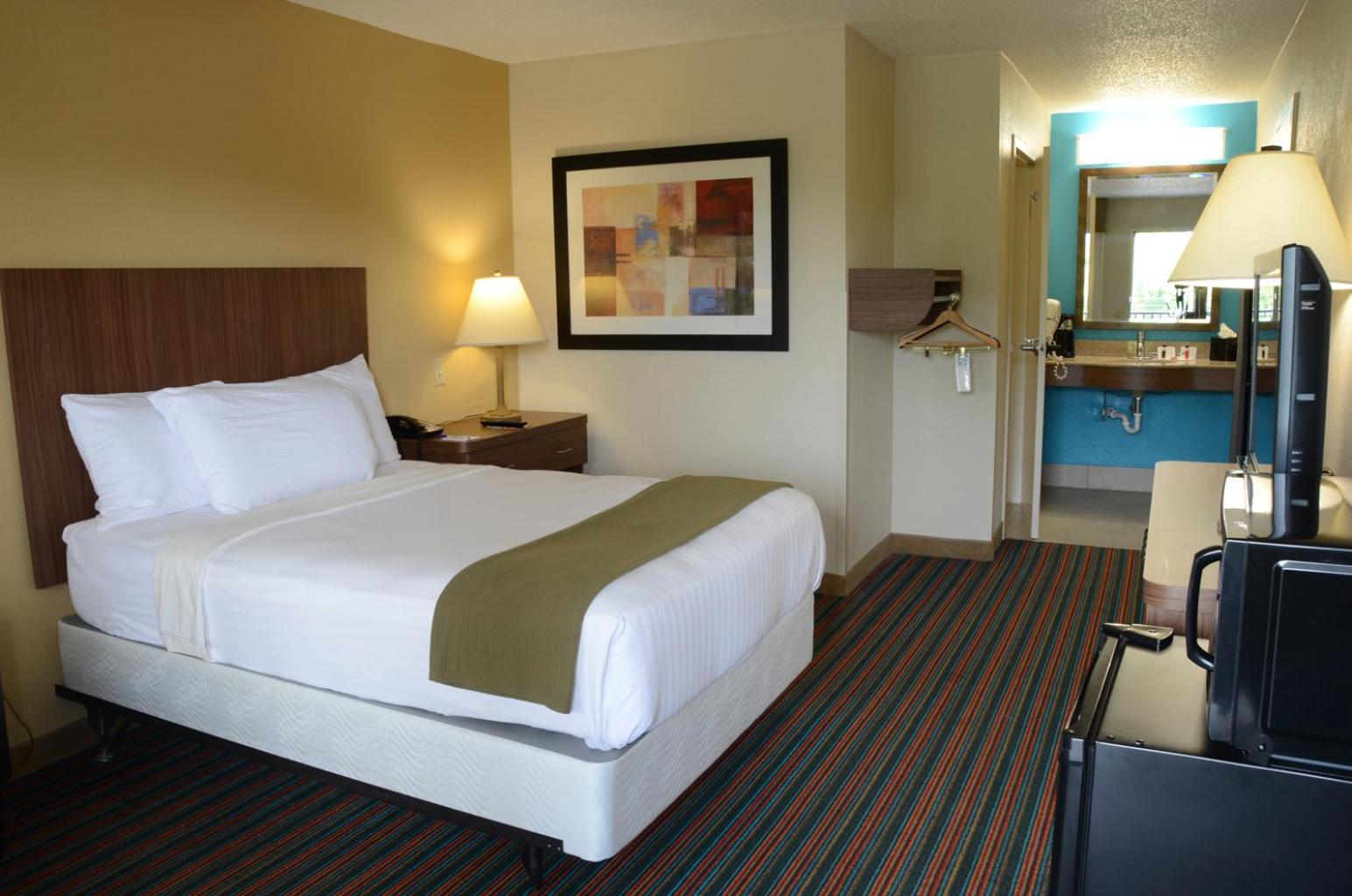 Double Room with One Double Bed - Mobility Accessible/Non-Smoking - Photo 1