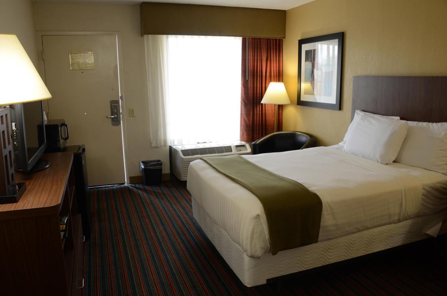 Double Room with One Double Bed - Mobility Accessible/Non-Smoking - Photo 3