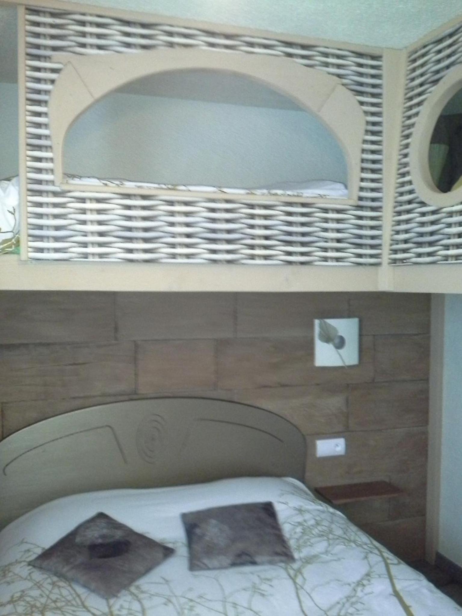 Family Room (2 Adults + 2 Children) - Photo 4