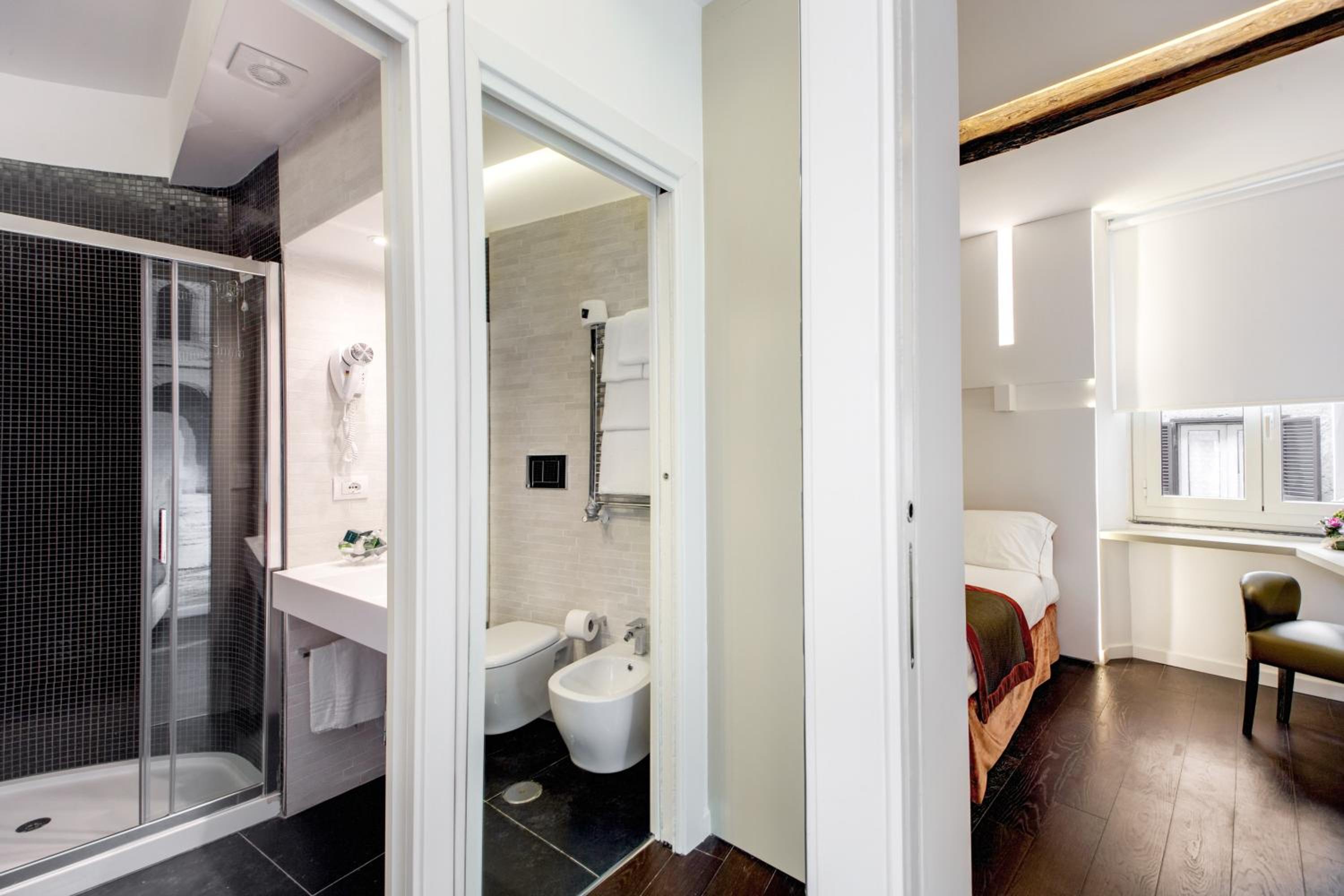 Junior Suite with Pantheon View