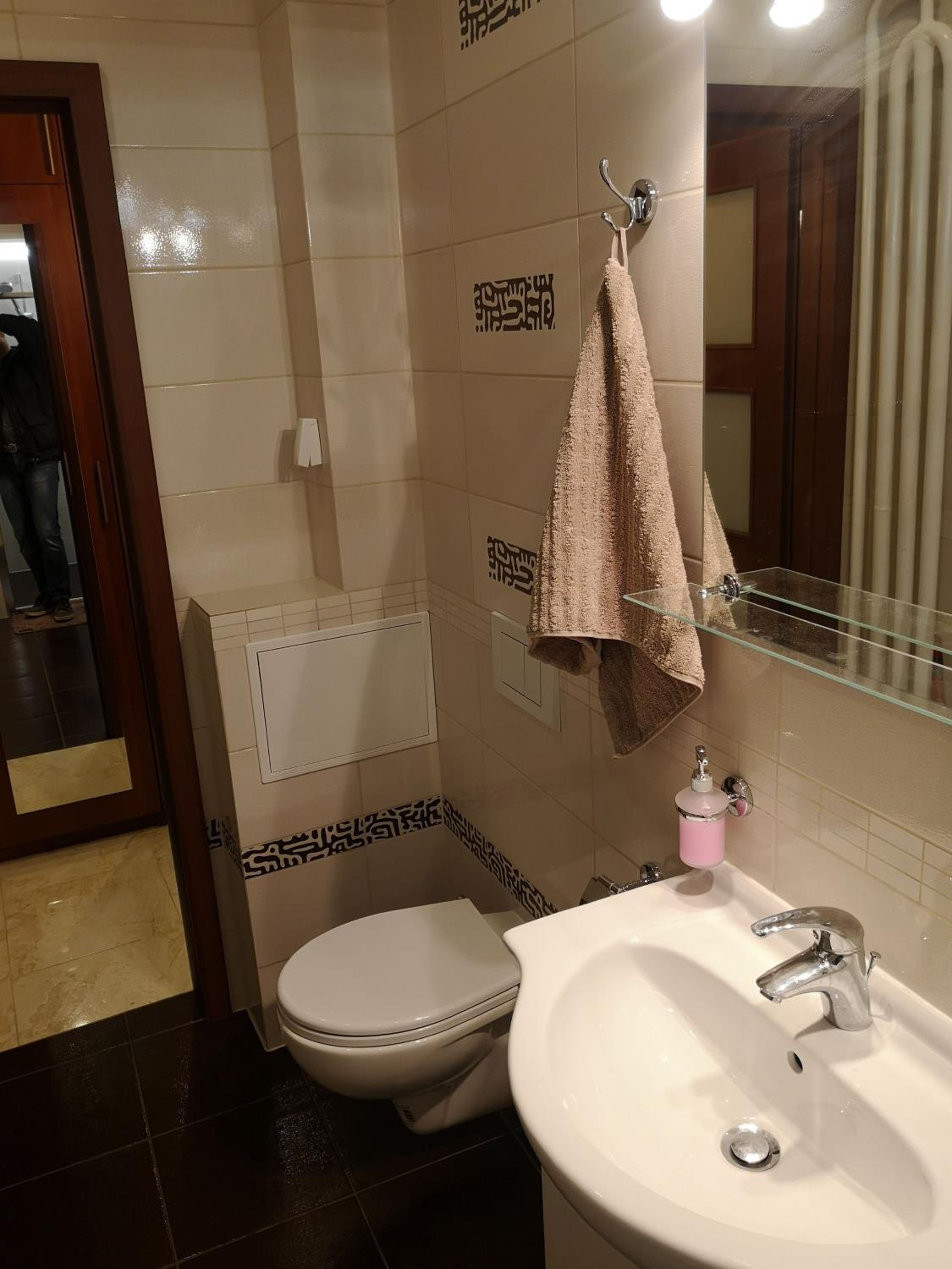 One-Bedroom Apartment - Photo 9