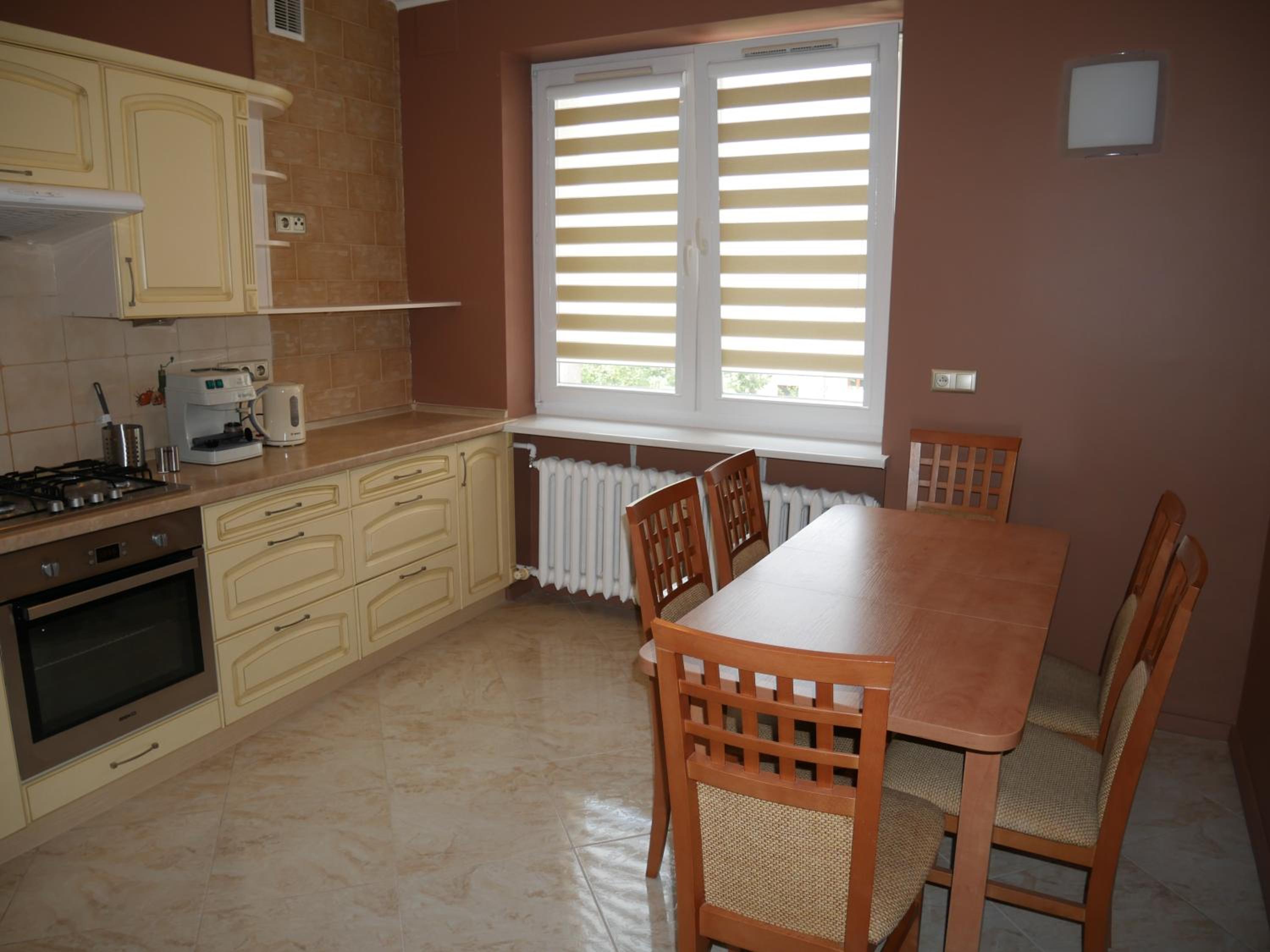 One-Bedroom Apartment - Photo 2