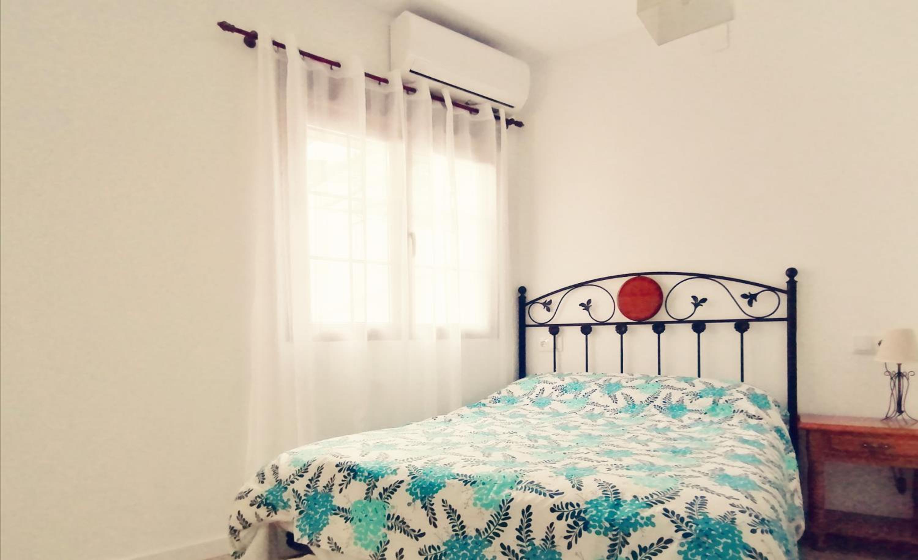 Two-Bedroom House - Photo 8