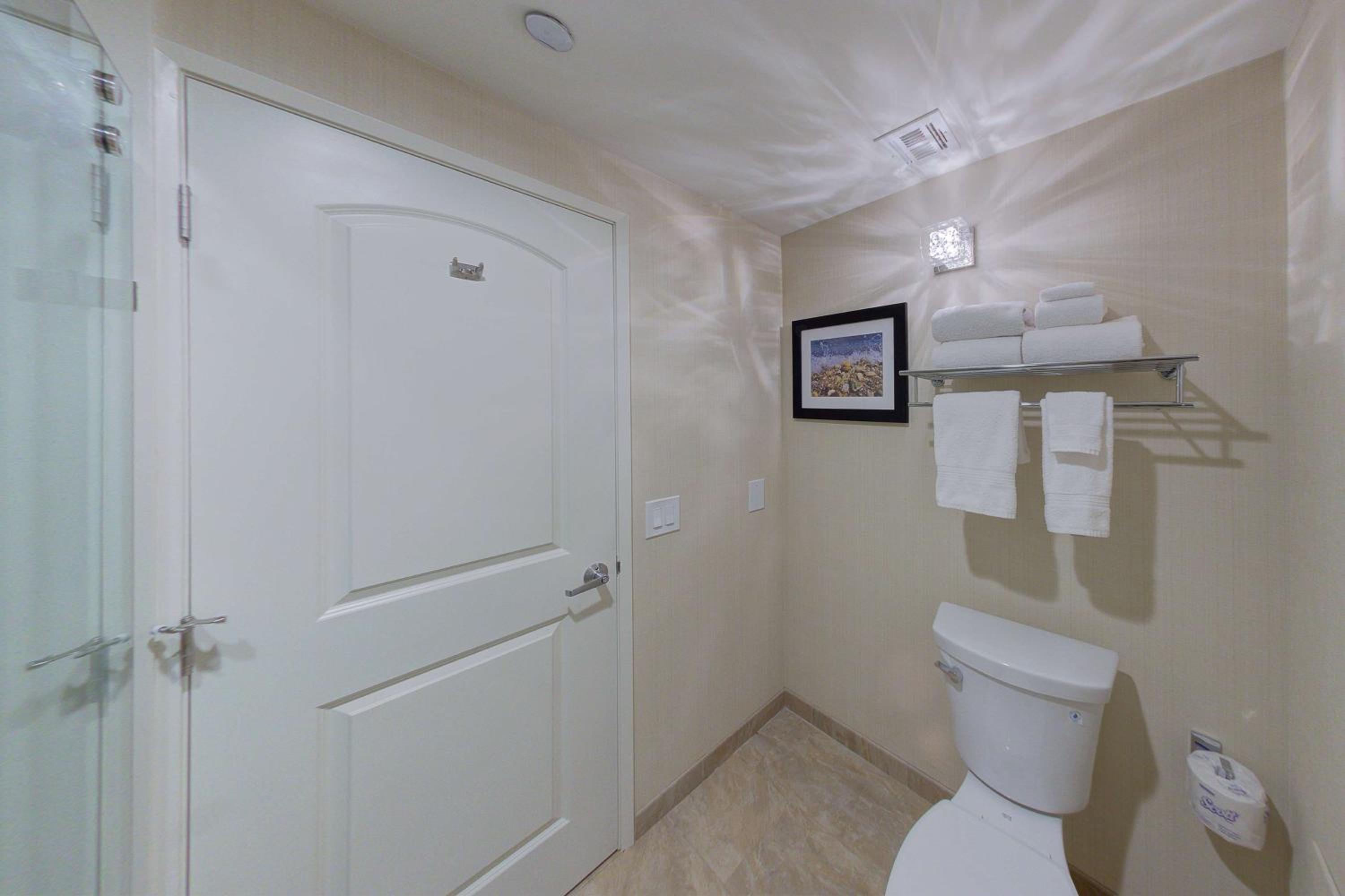 King Room with Bath Tub - Disability Access Room/Non-Smoking - Photo 2