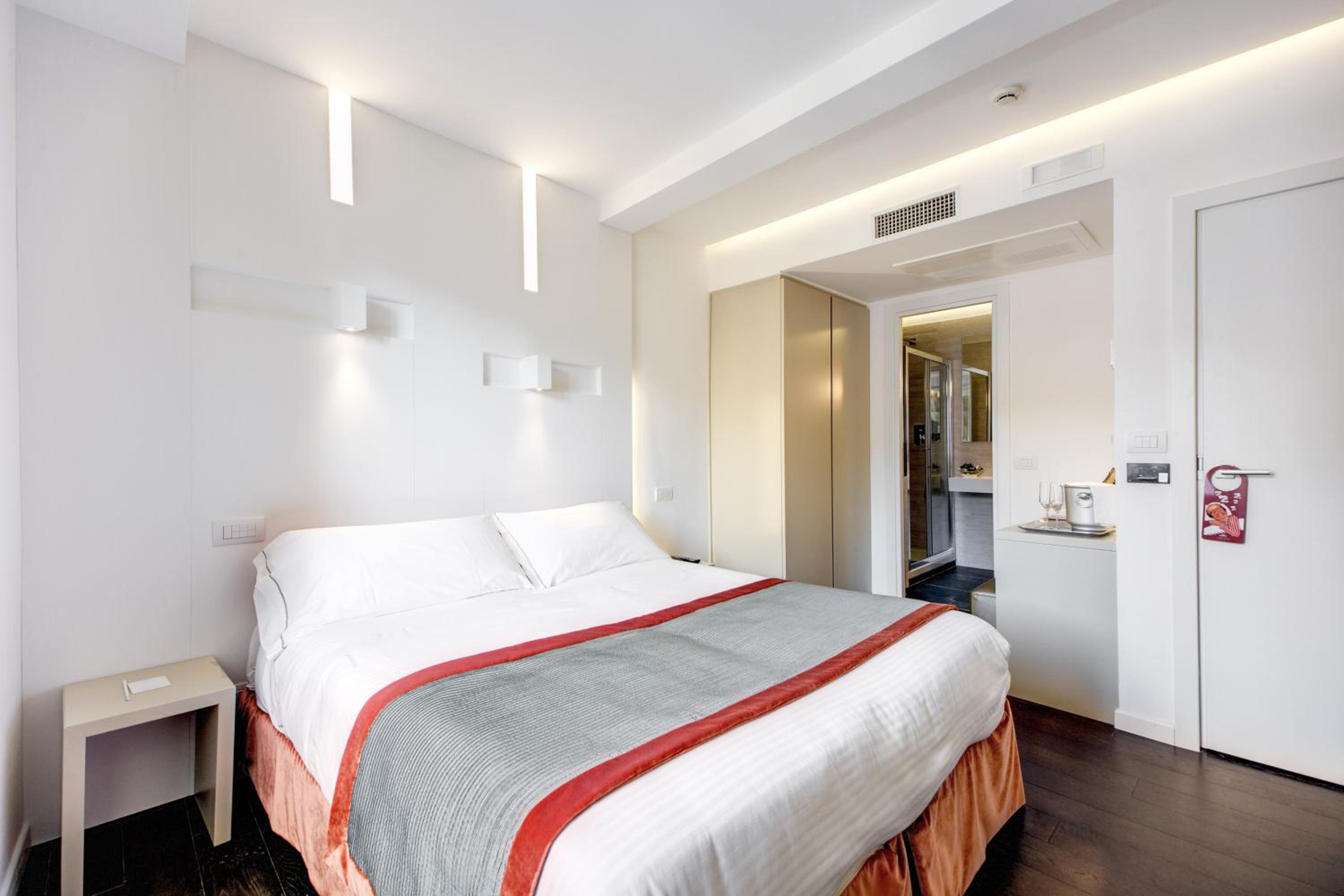 Double or Twin Room with Pantheon View