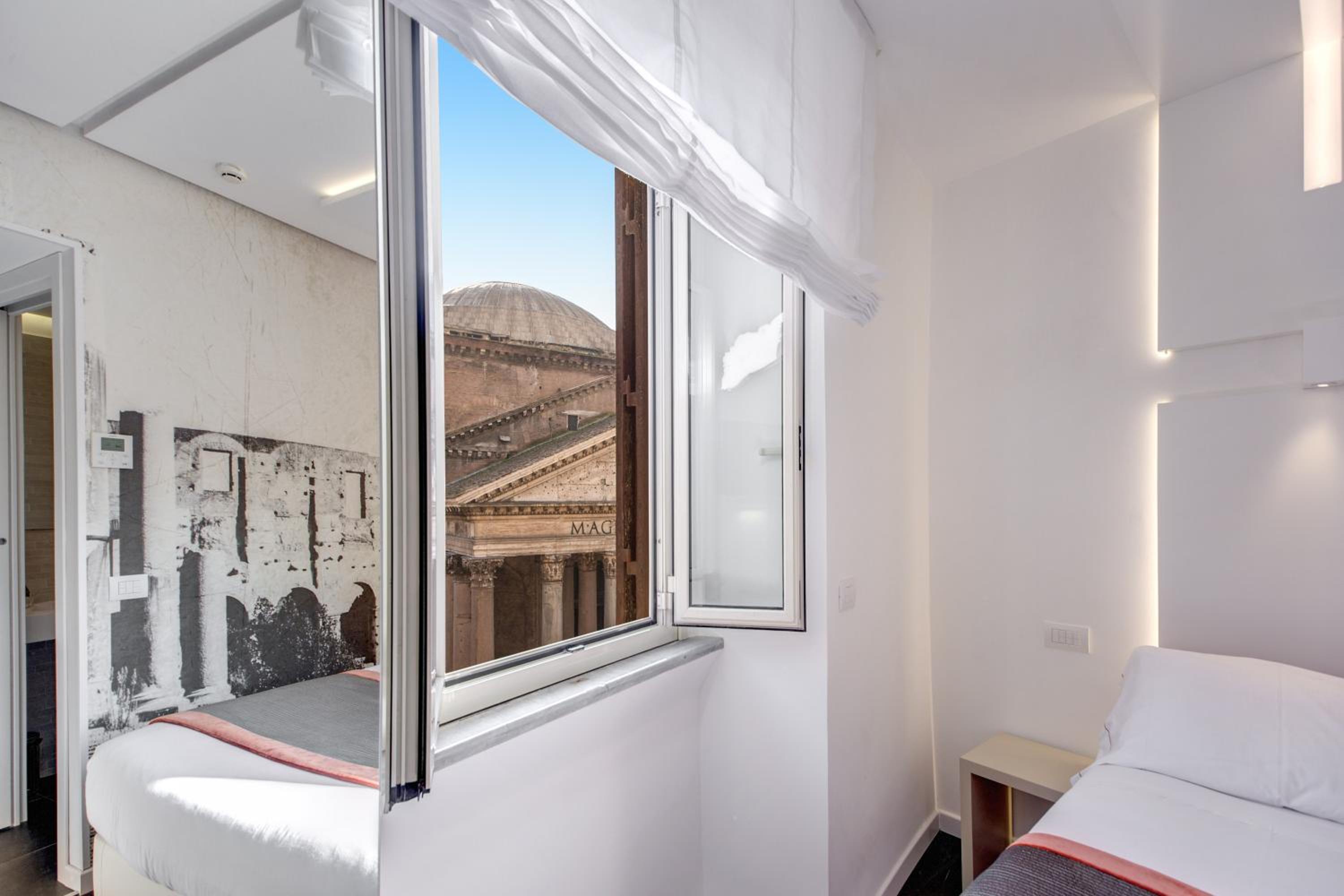 Double or Twin Room with Pantheon View thumbnail 6