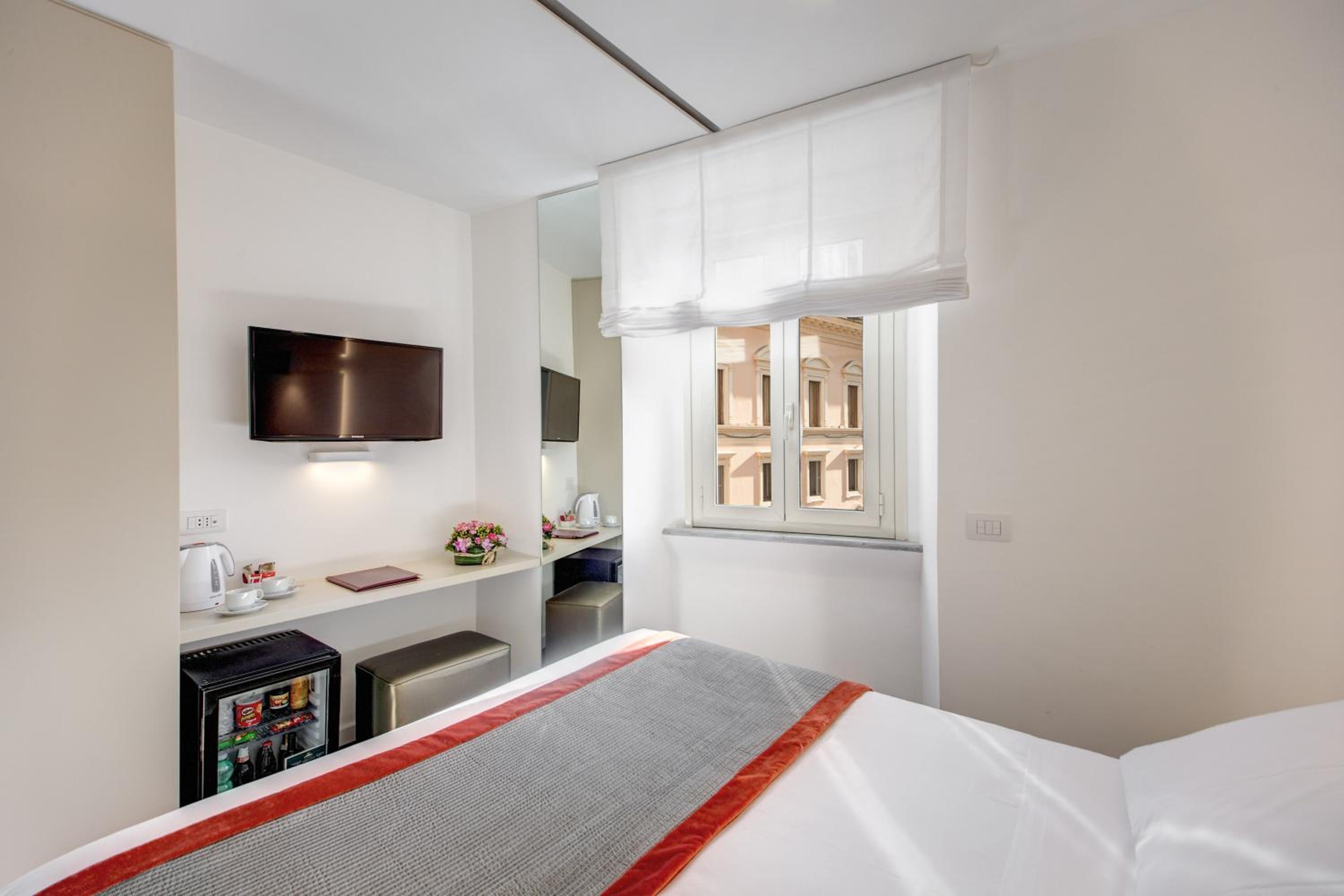 Double or Twin Room with Pantheon View