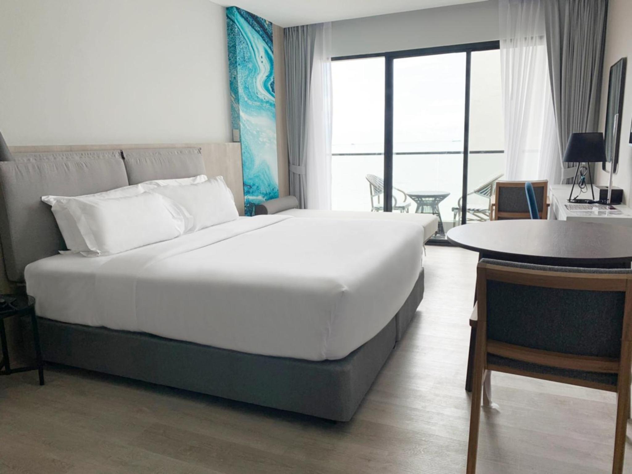 Premier Sea View Room - Photo 14
