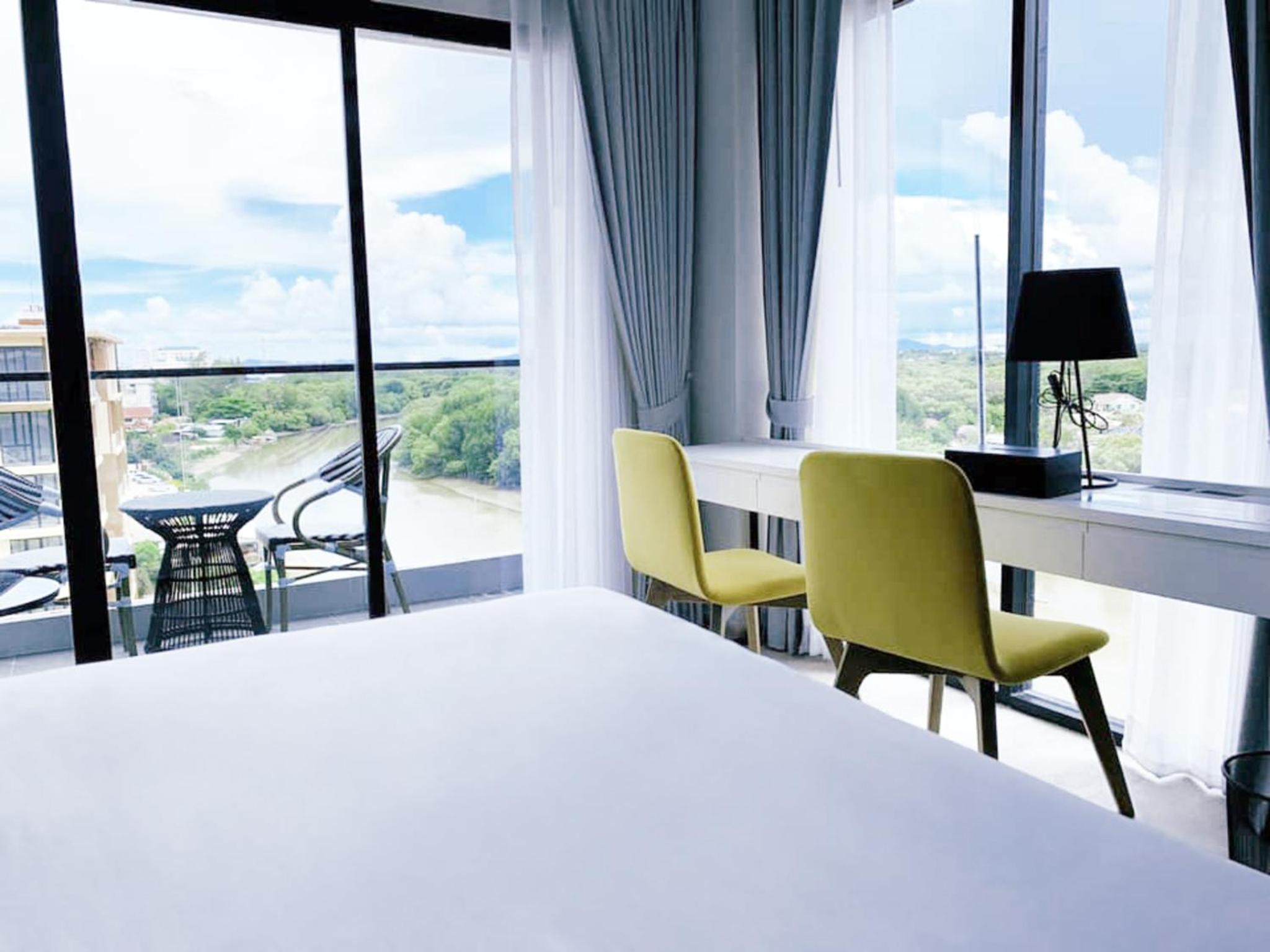 Premier River View Room - Photo 4