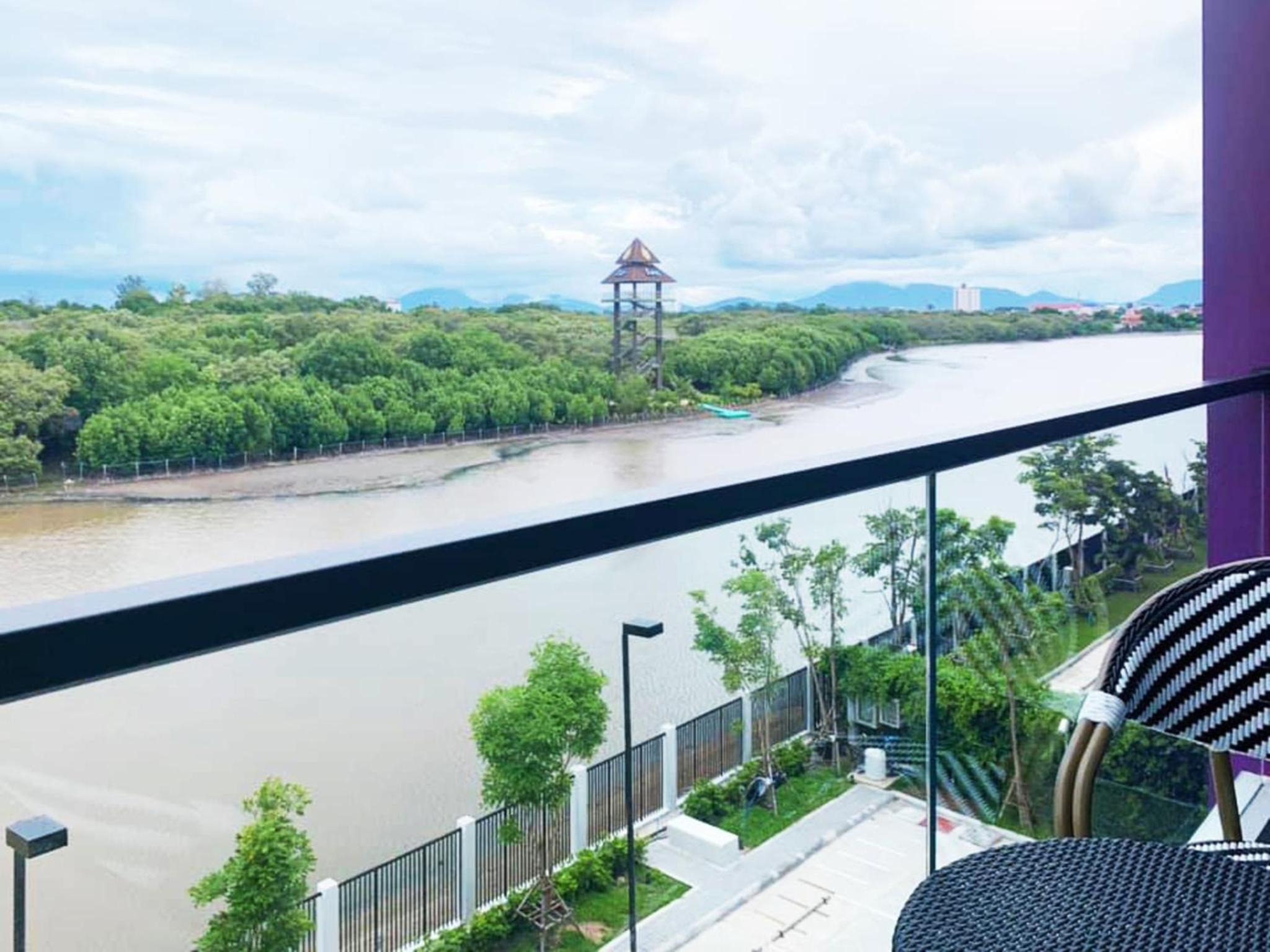 Deluxe Double or Twin Room with River View - Photo 11