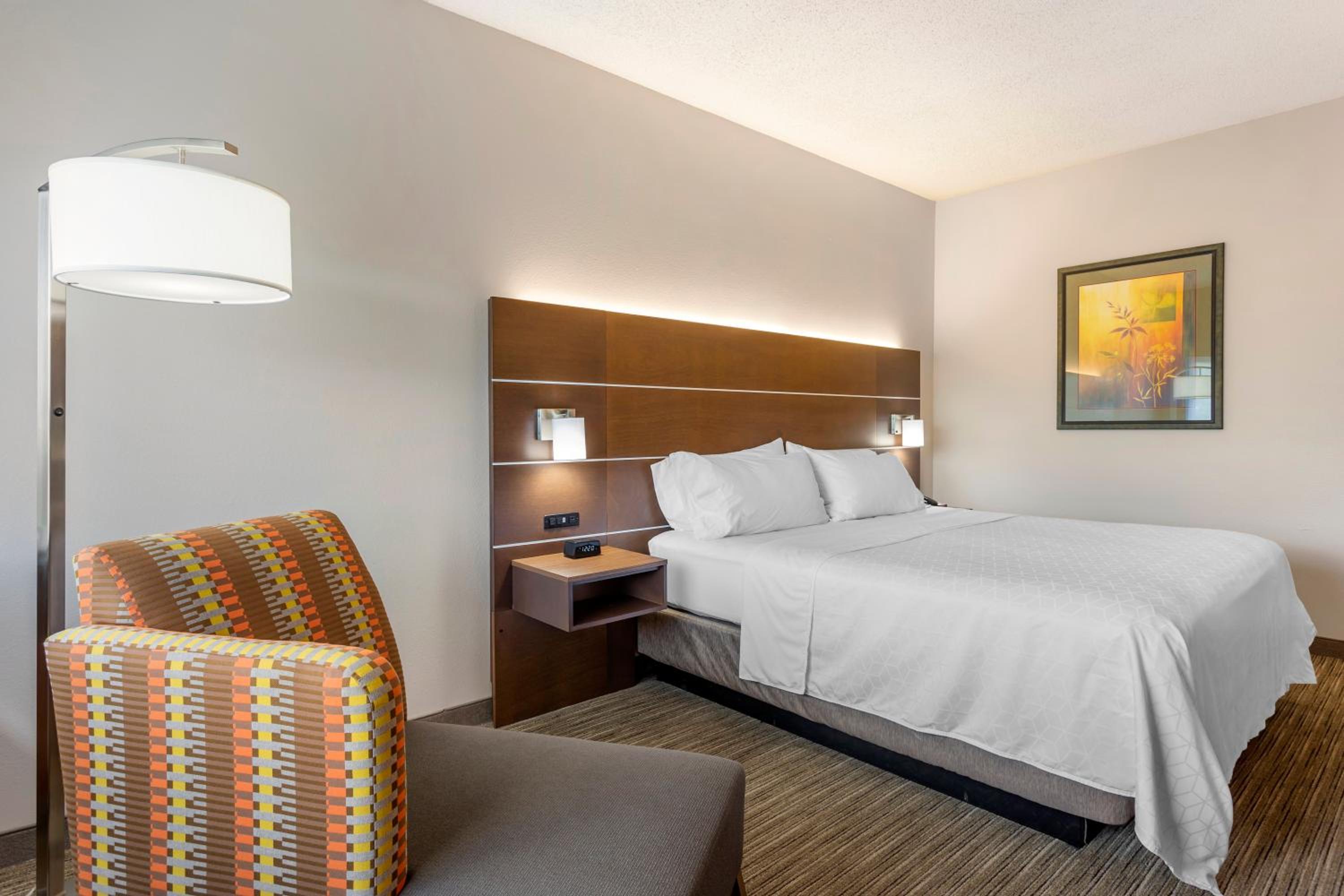 Standard King Room - Photo 1