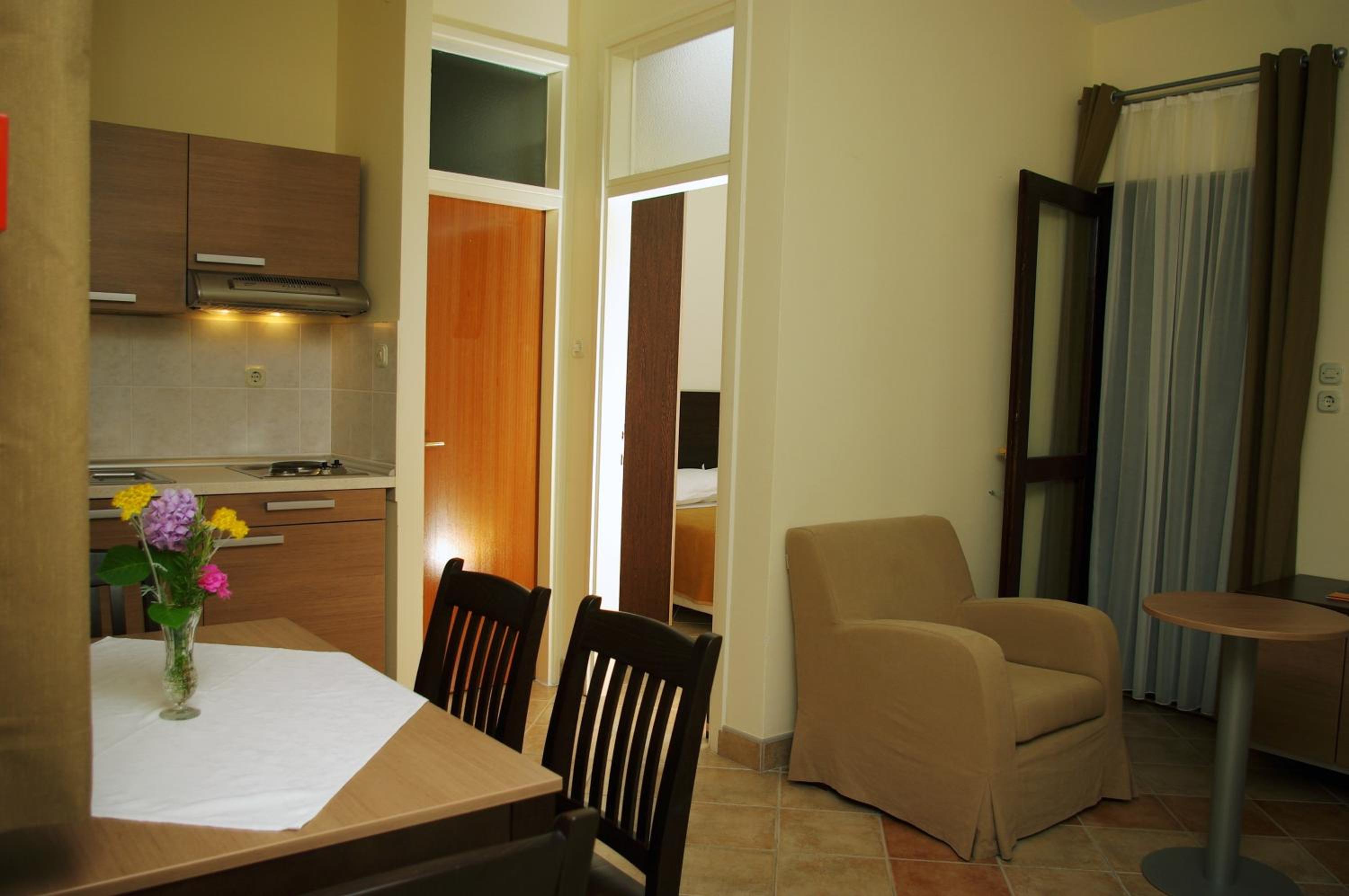 One-Bedroom Apartment - Photo 3