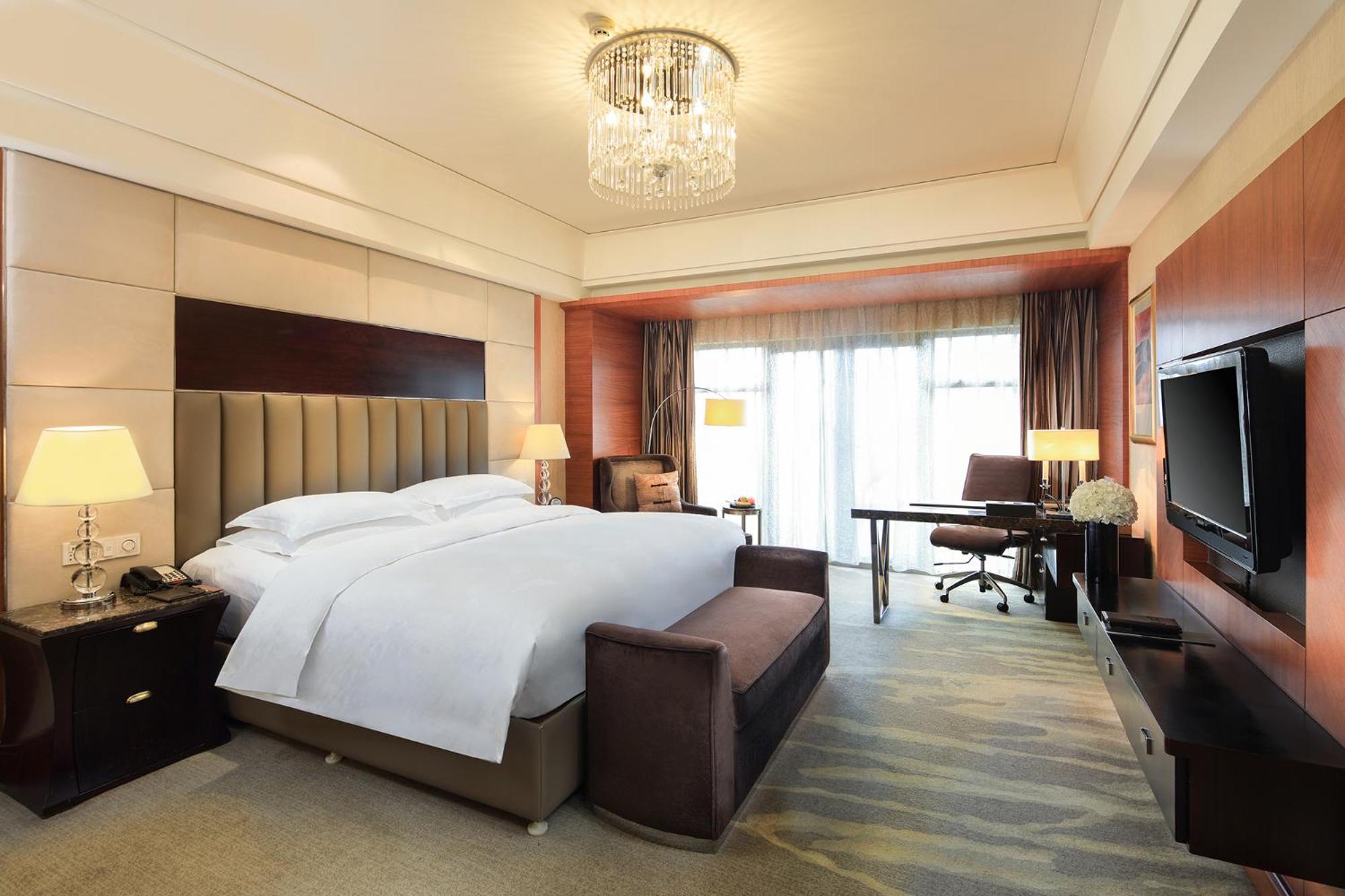 Premier King Room - Photo 5