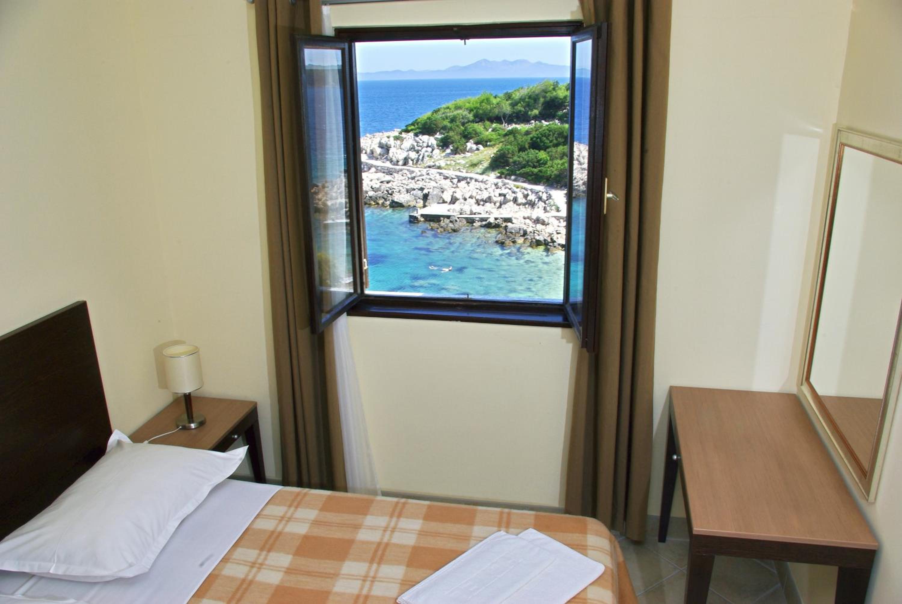 Two-Bedroom Suite - Photo 6