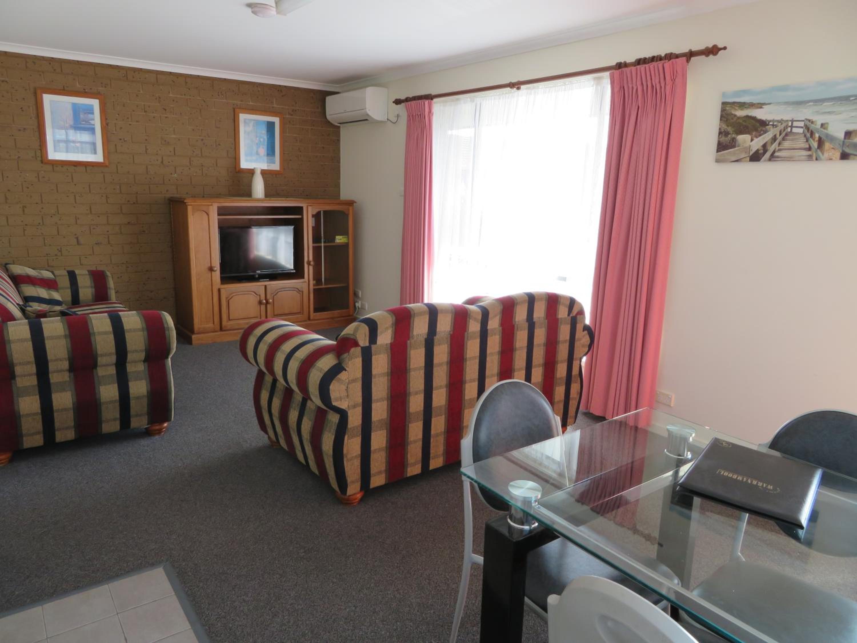 Two Bedroom Family Unit – sleeps 5 photo 1