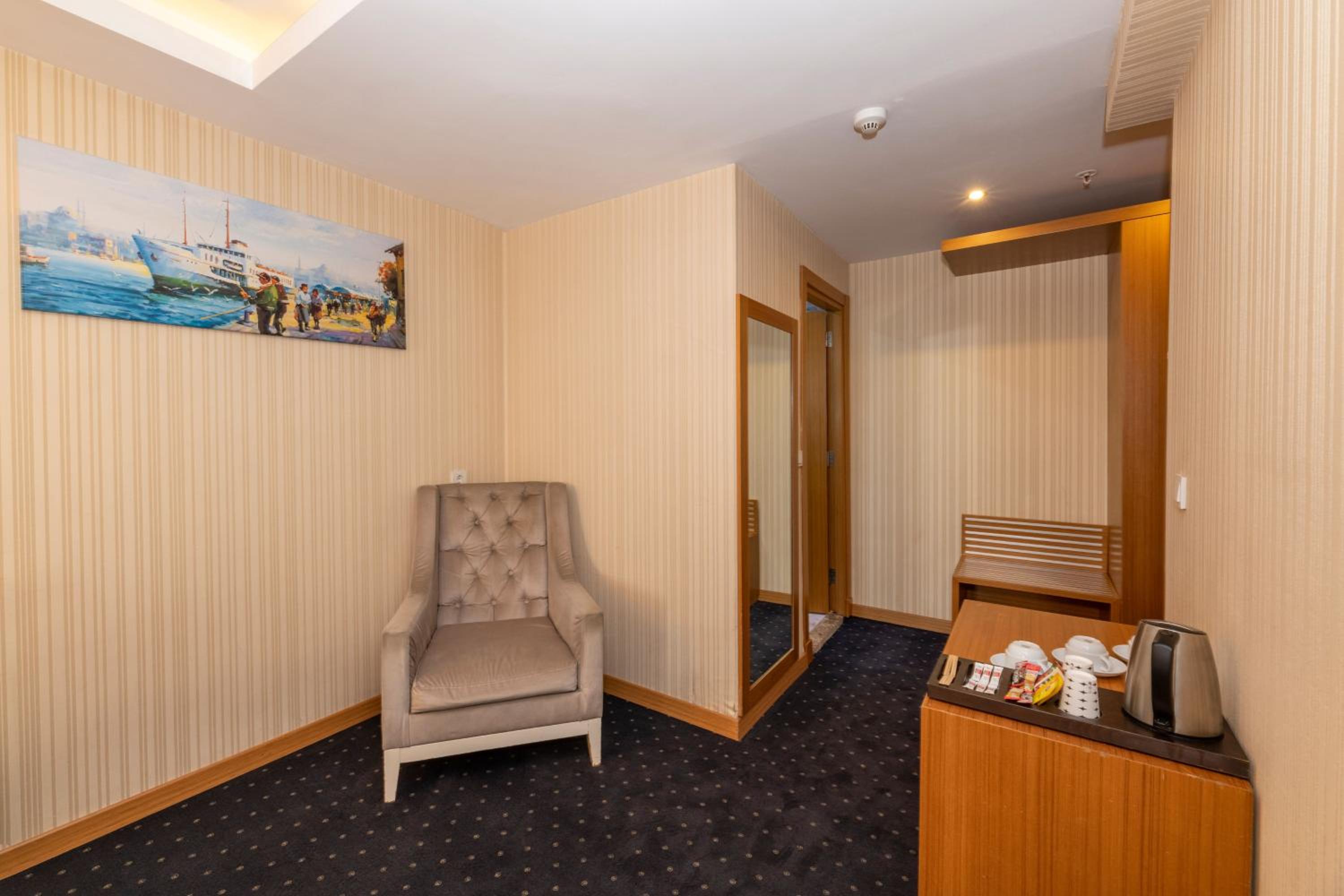 Standard Triple Room photo 3