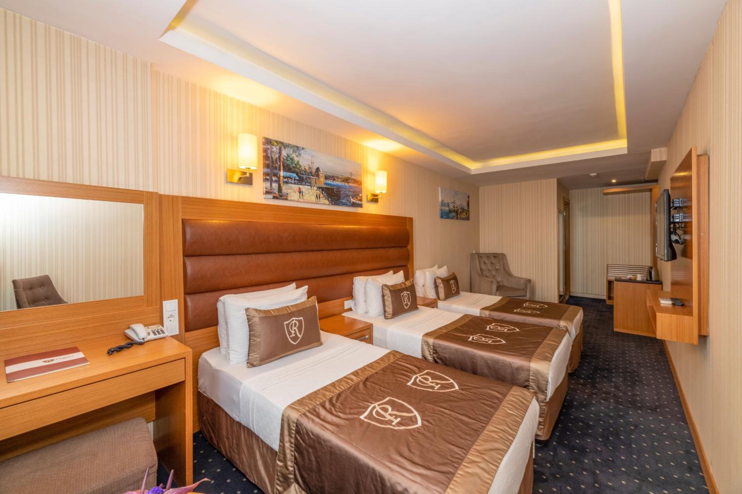 Standard Triple Room photo 2