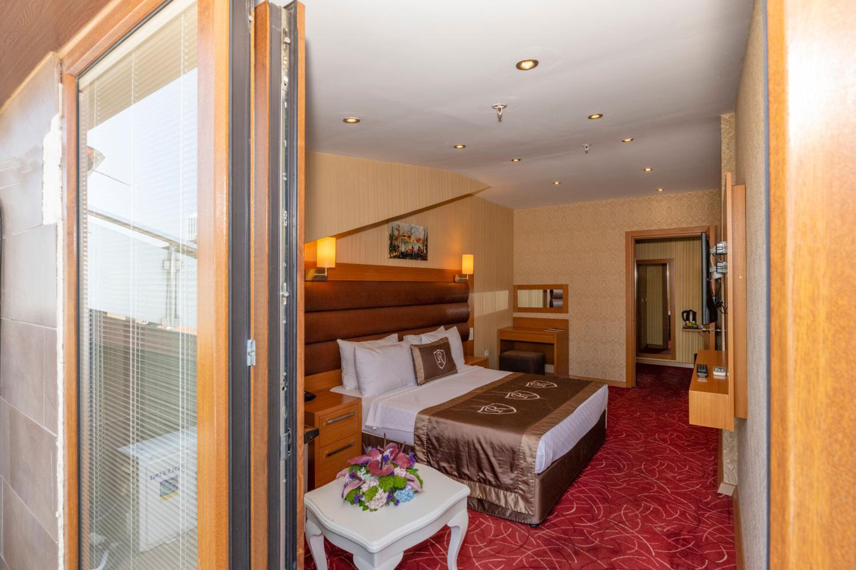 Suite with Balcony photo 2