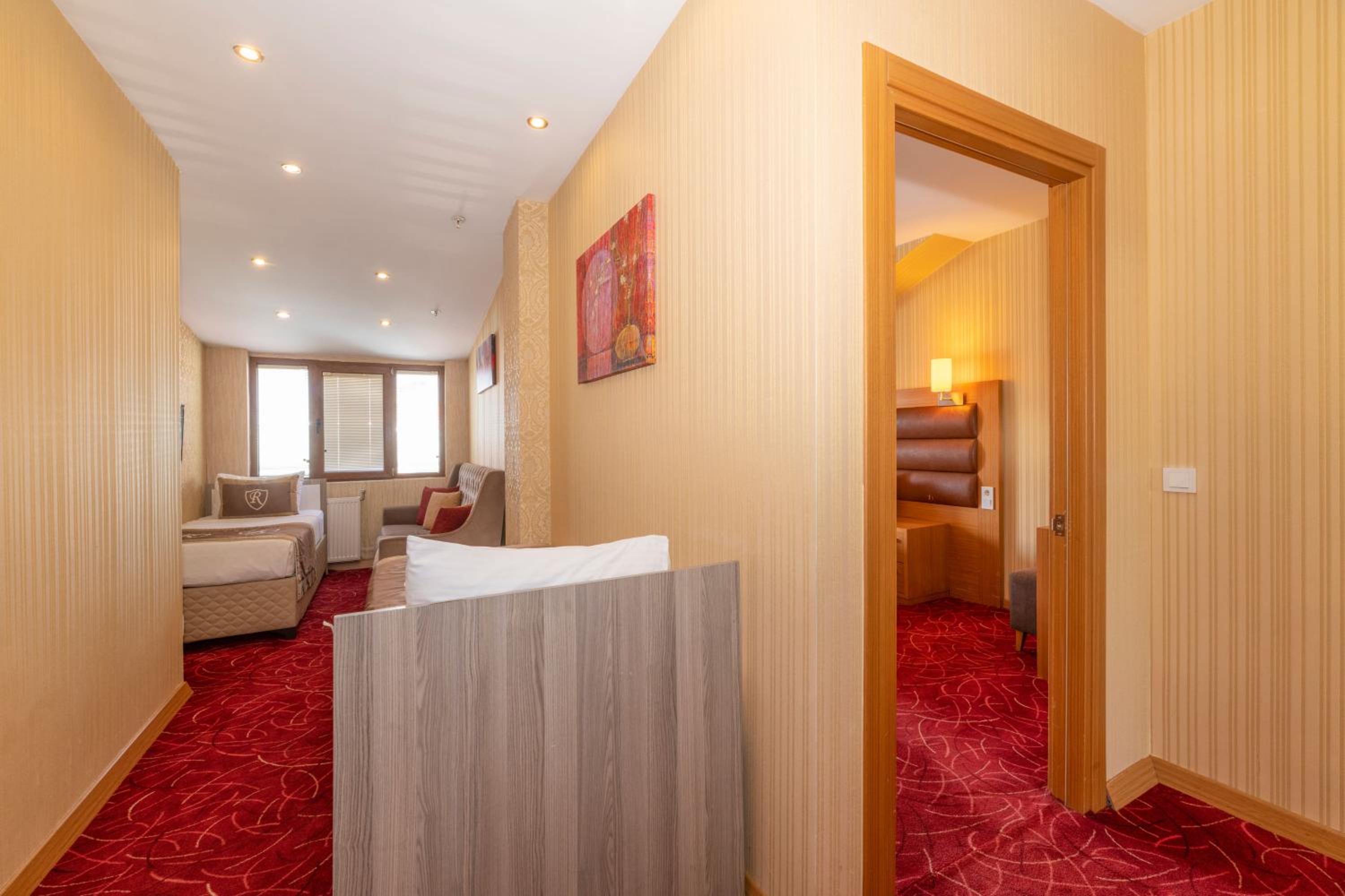 Suite with Balcony photo 3