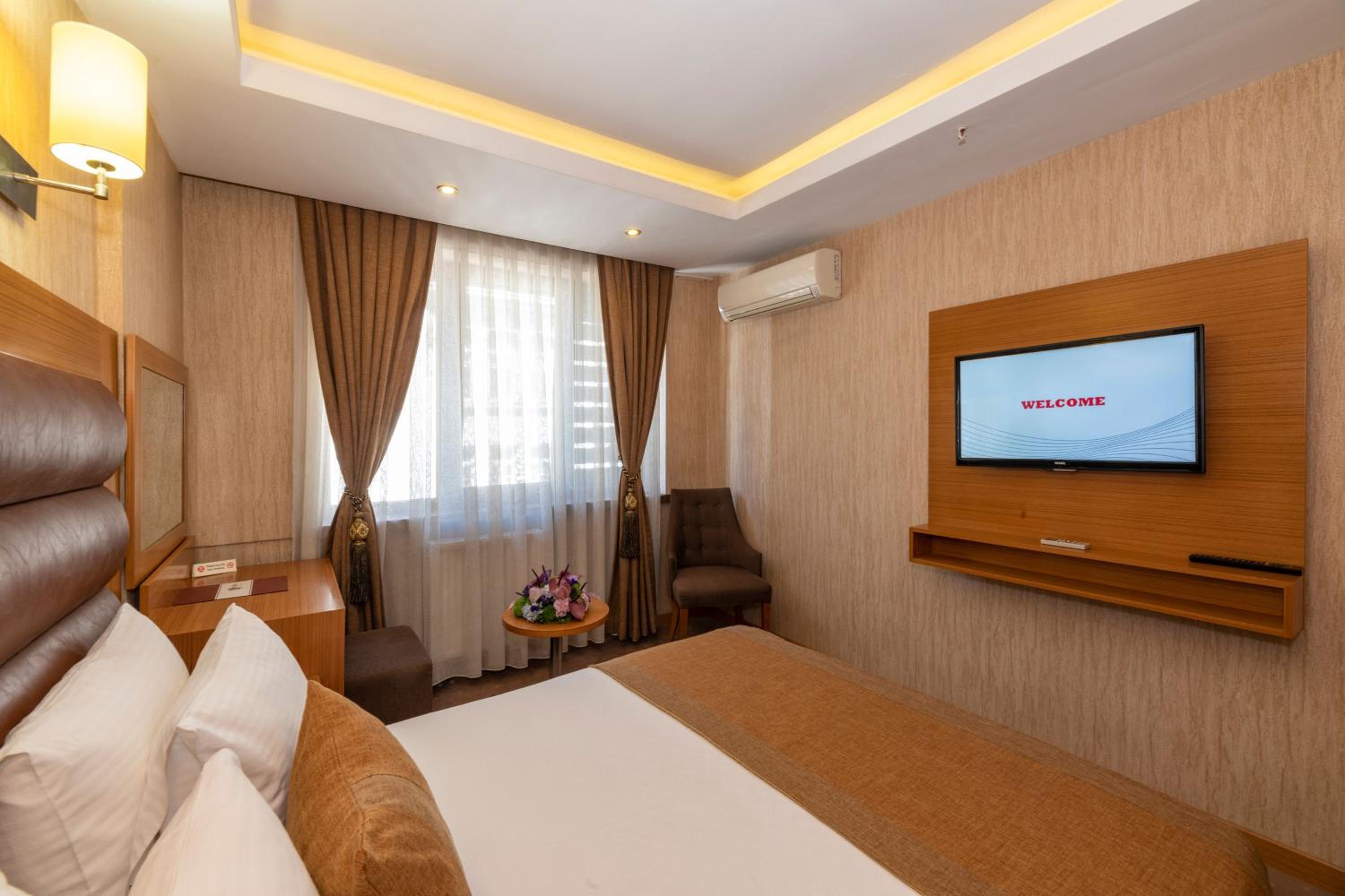 Standard Double or Twin Room photo 1