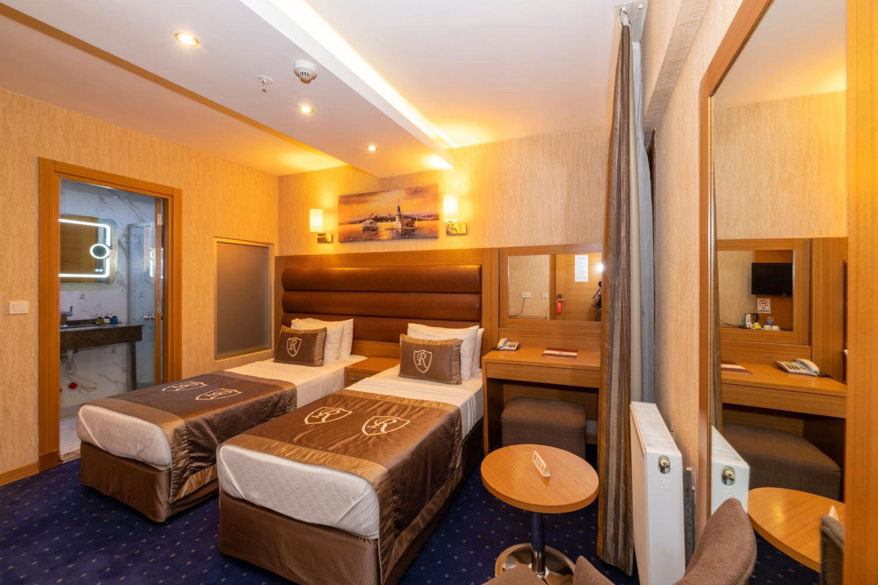 Economy Double Room With No View photo 1