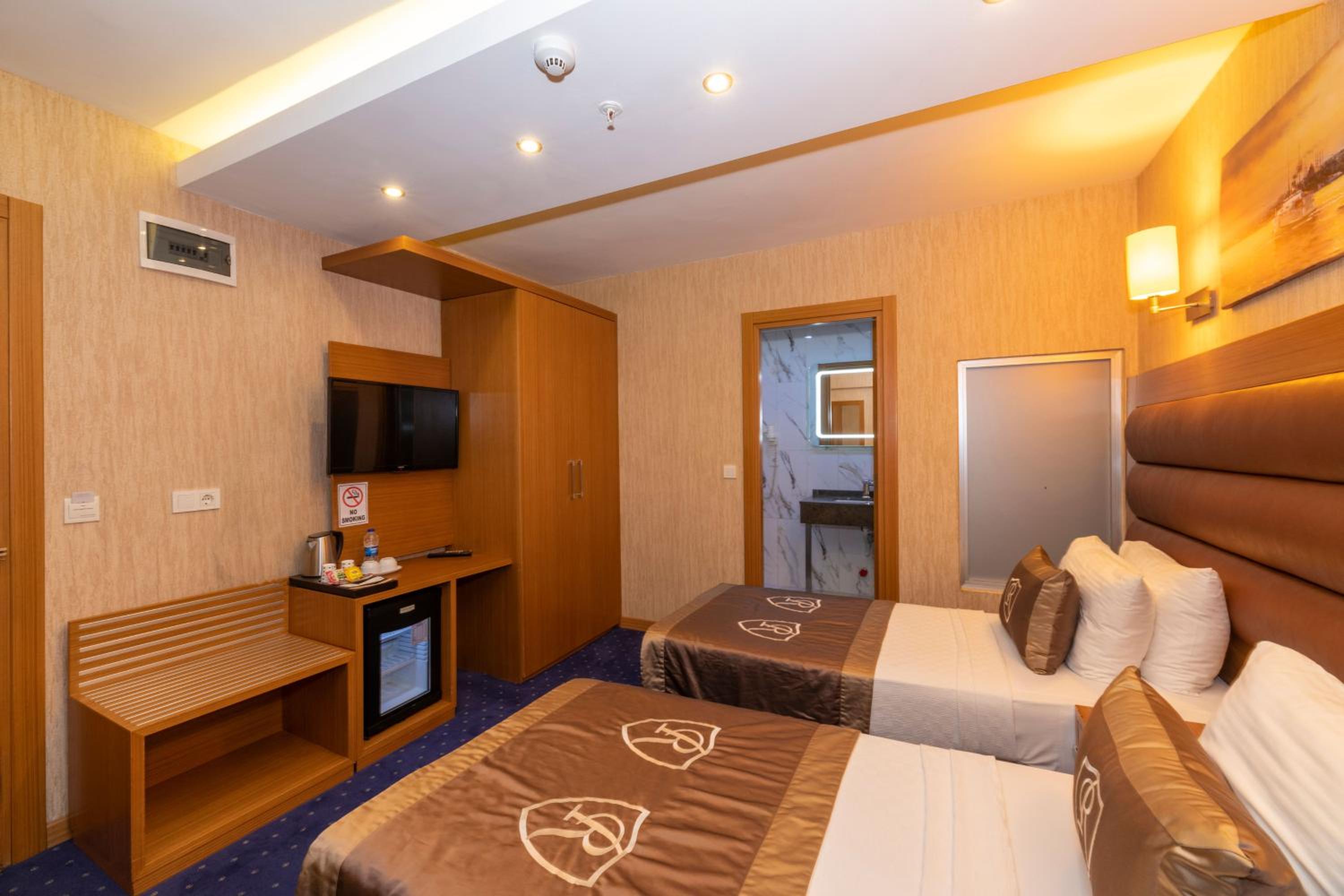 Economy Double Room With No View photo 2