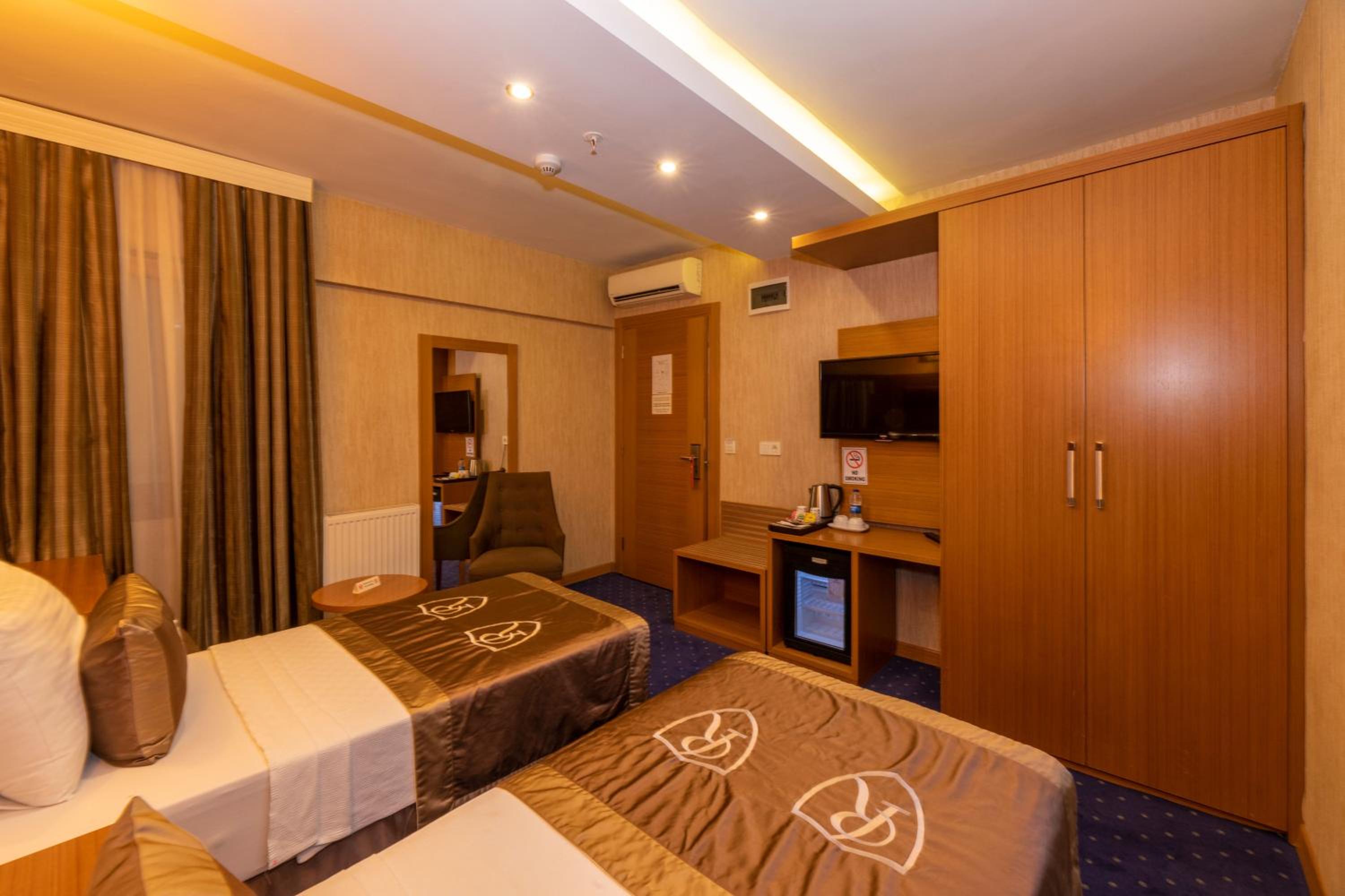 Economy Double Room With No View photo 3